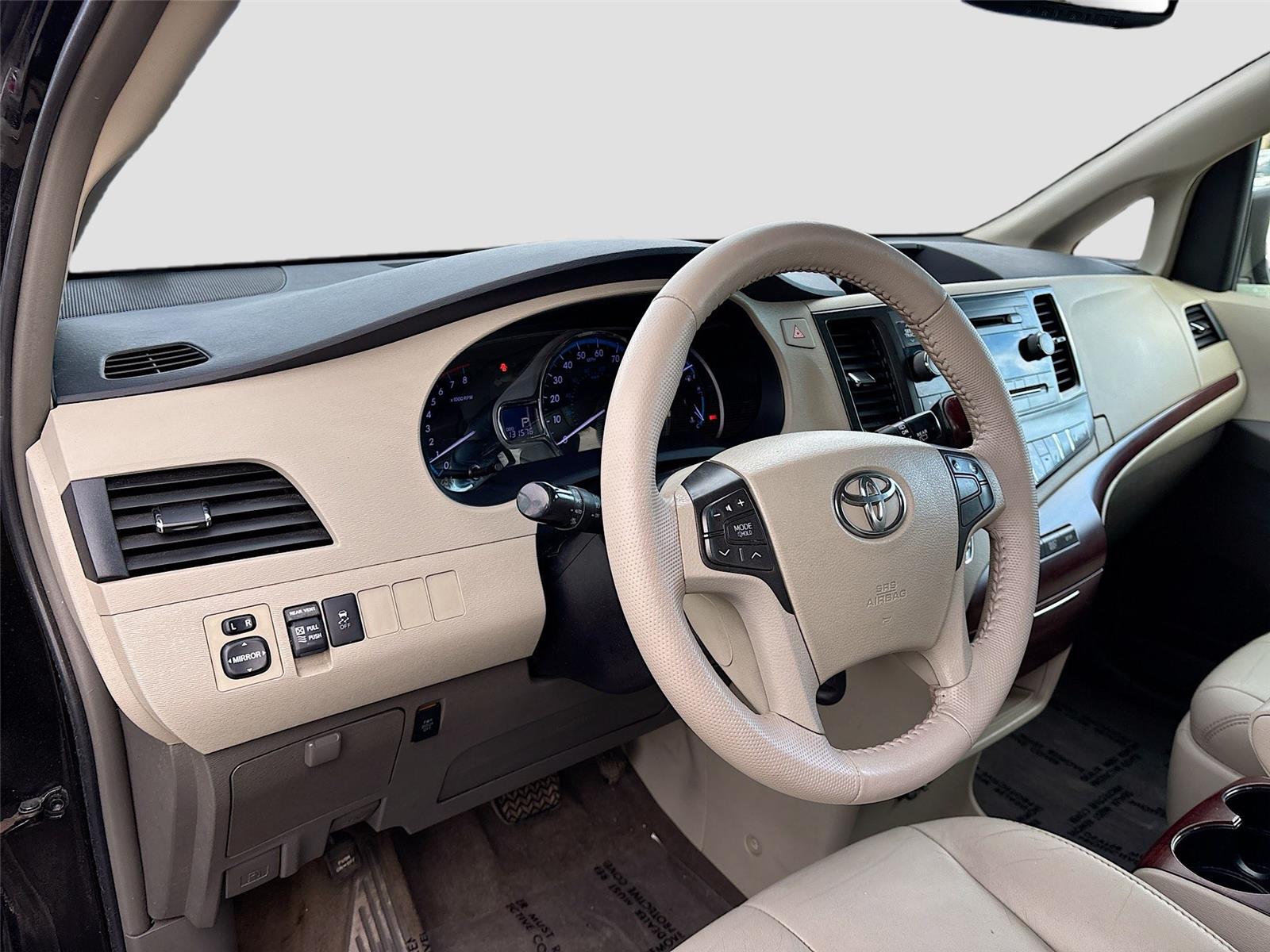 2014 Toyota Sienna XLE 7-Passenger