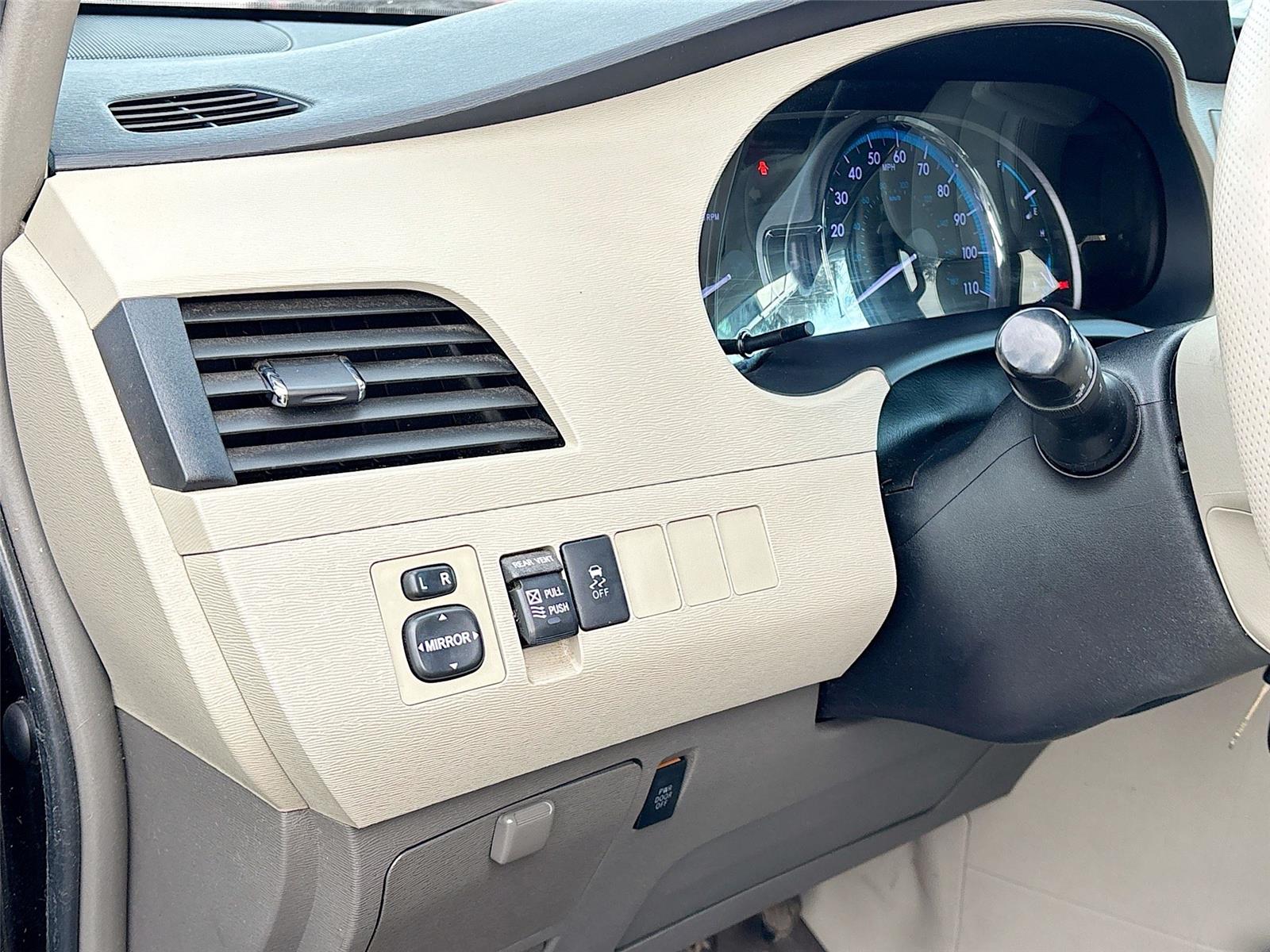 2014 Toyota Sienna XLE 7-Passenger