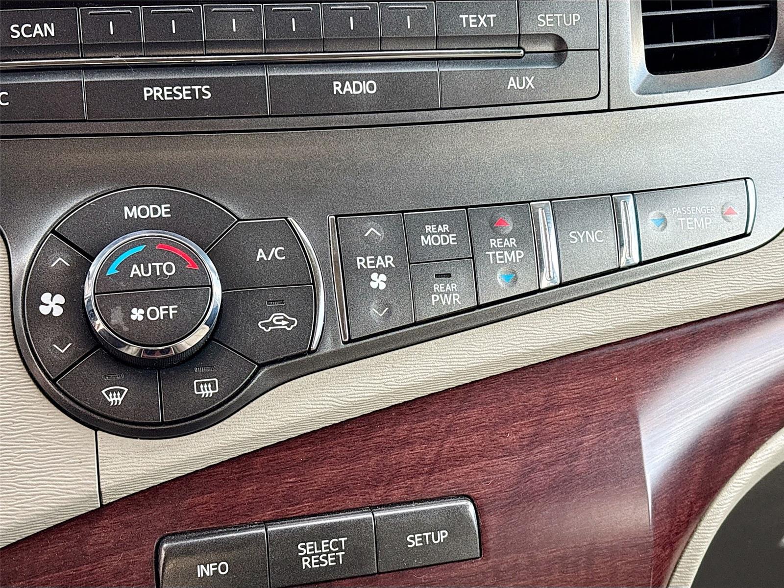 2014 Toyota Sienna XLE 7-Passenger