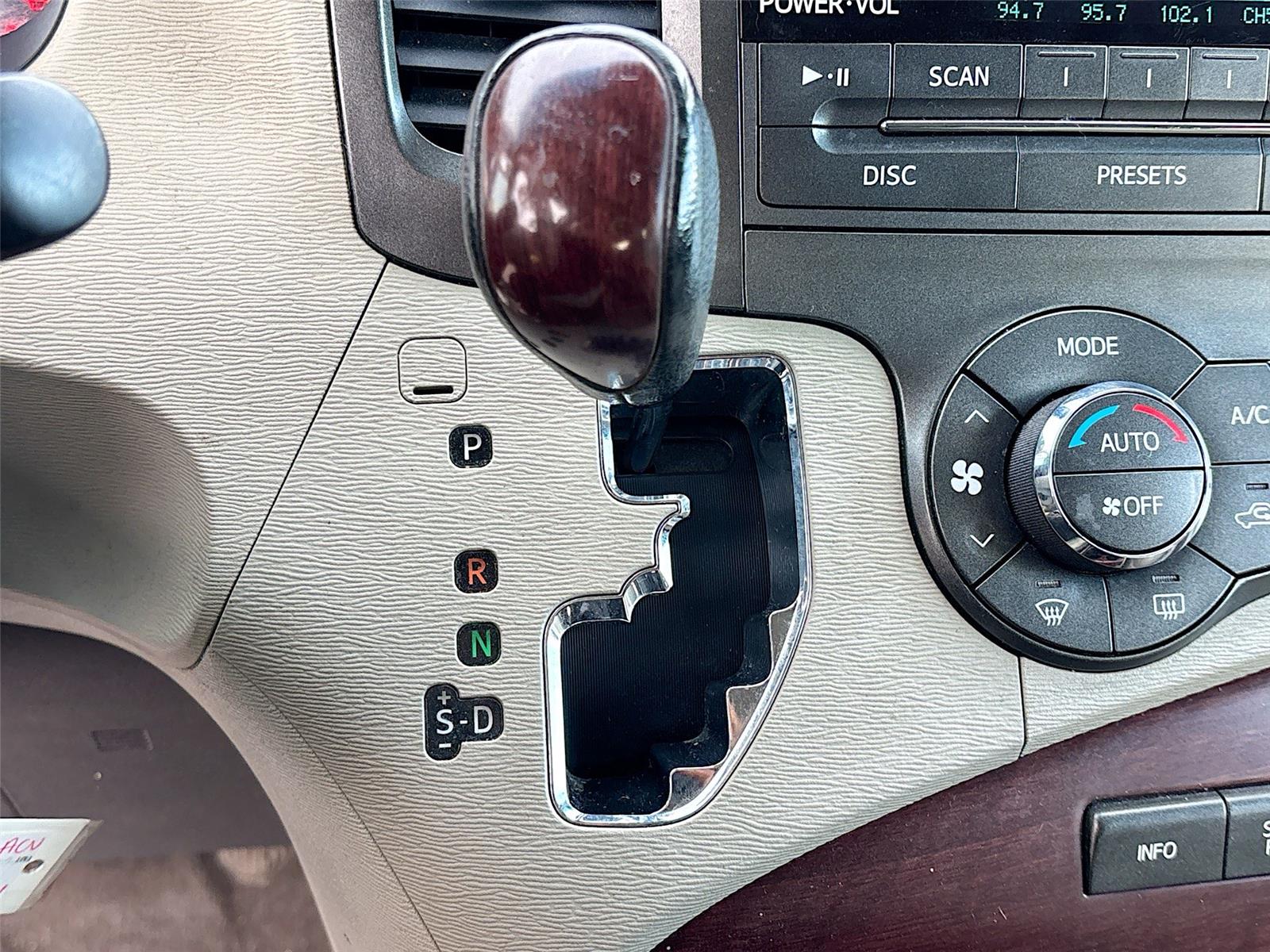 2014 Toyota Sienna XLE 7-Passenger