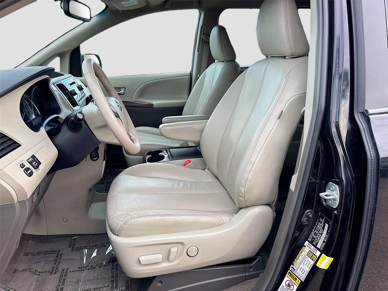 2014 Toyota Sienna XLE 7-Passenger