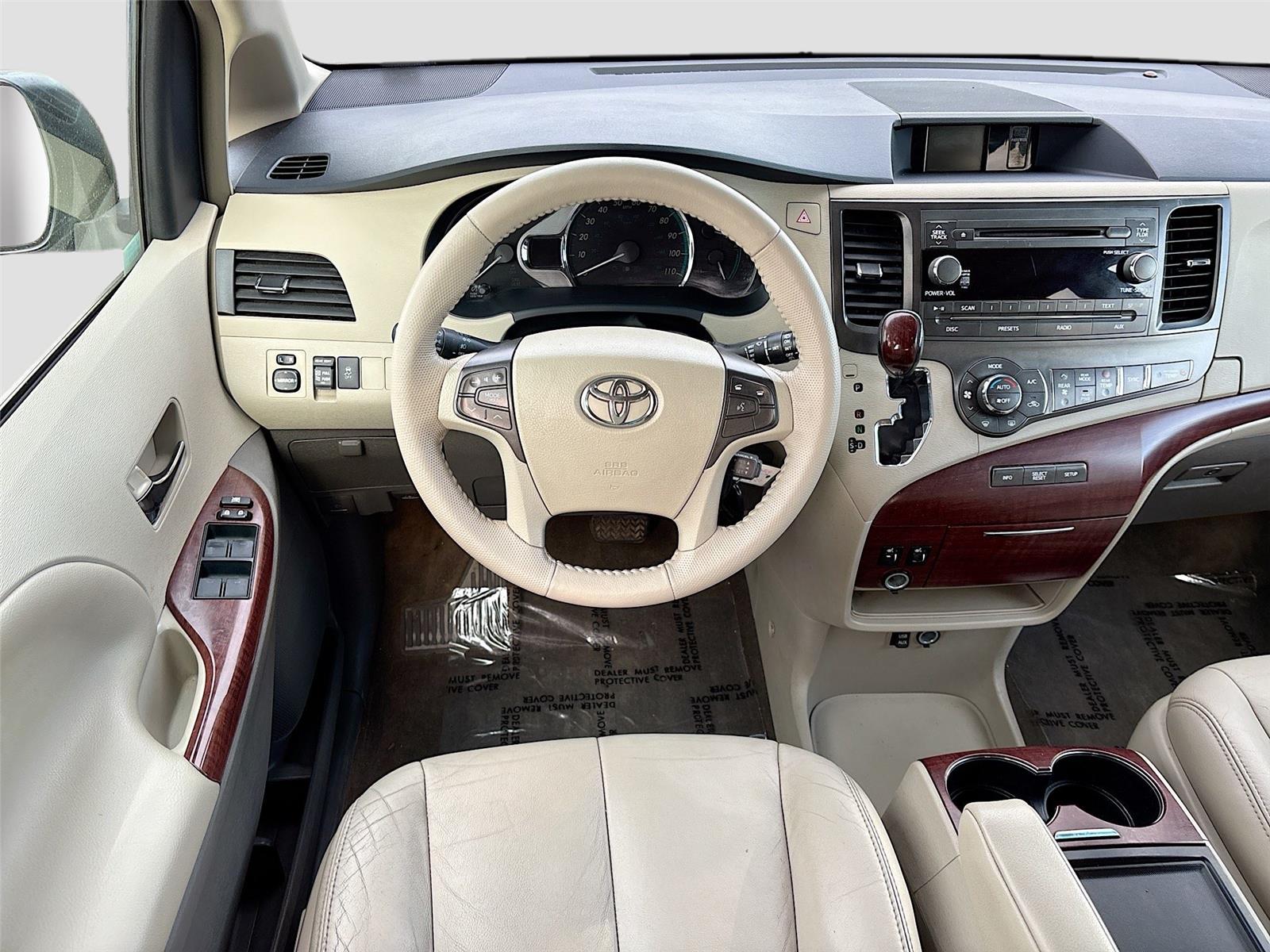 2014 Toyota Sienna XLE 7-Passenger