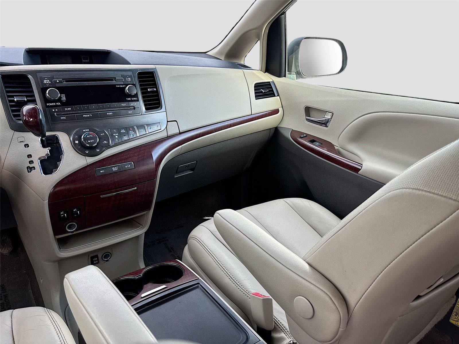 2014 Toyota Sienna XLE 7-Passenger