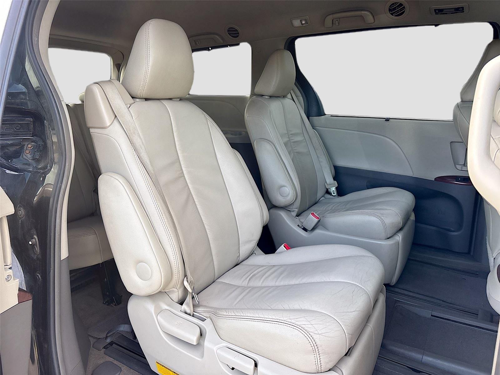2014 Toyota Sienna XLE 7-Passenger