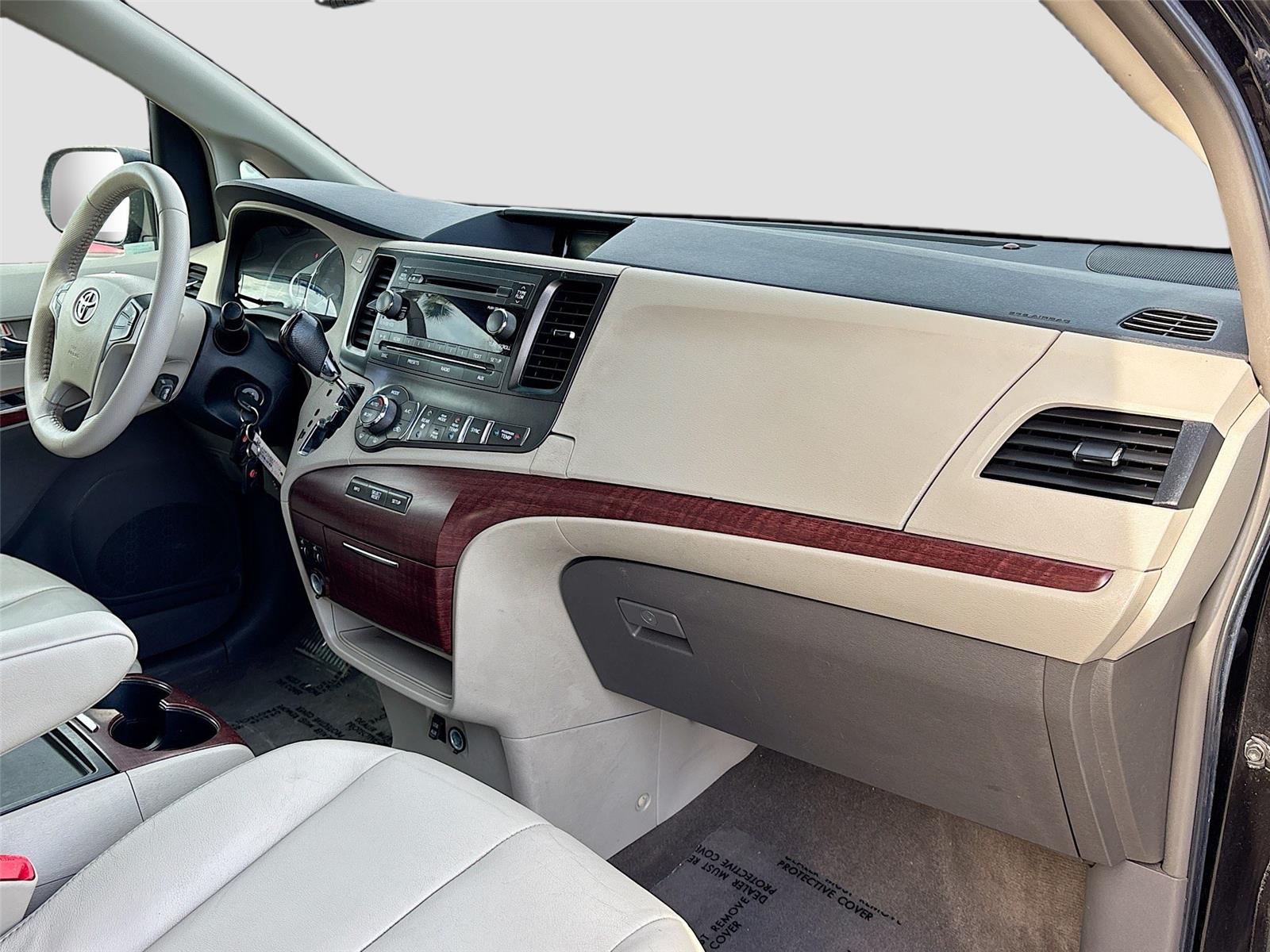 2014 Toyota Sienna XLE 7-Passenger