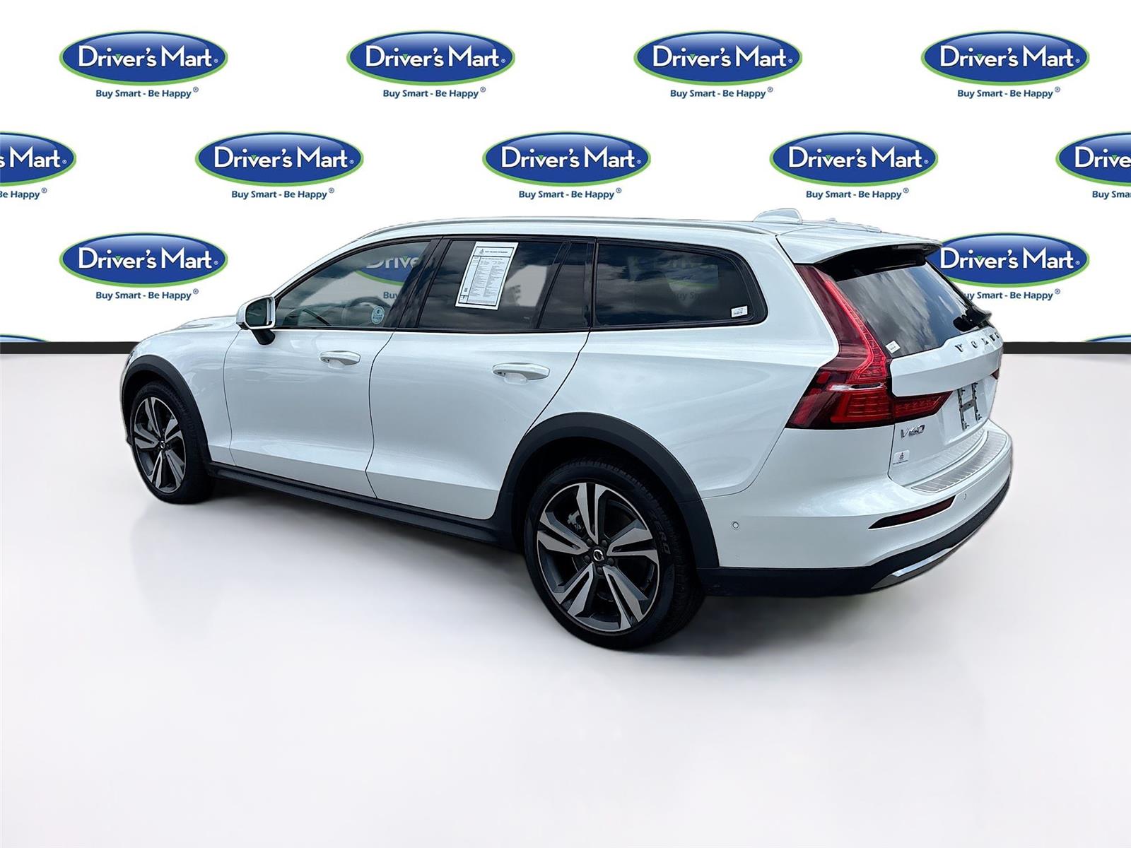 2025 Volvo V60 Cross Country Plus