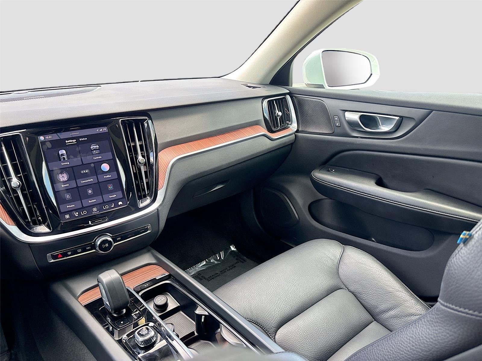 2025 Volvo V60 Cross Country Plus