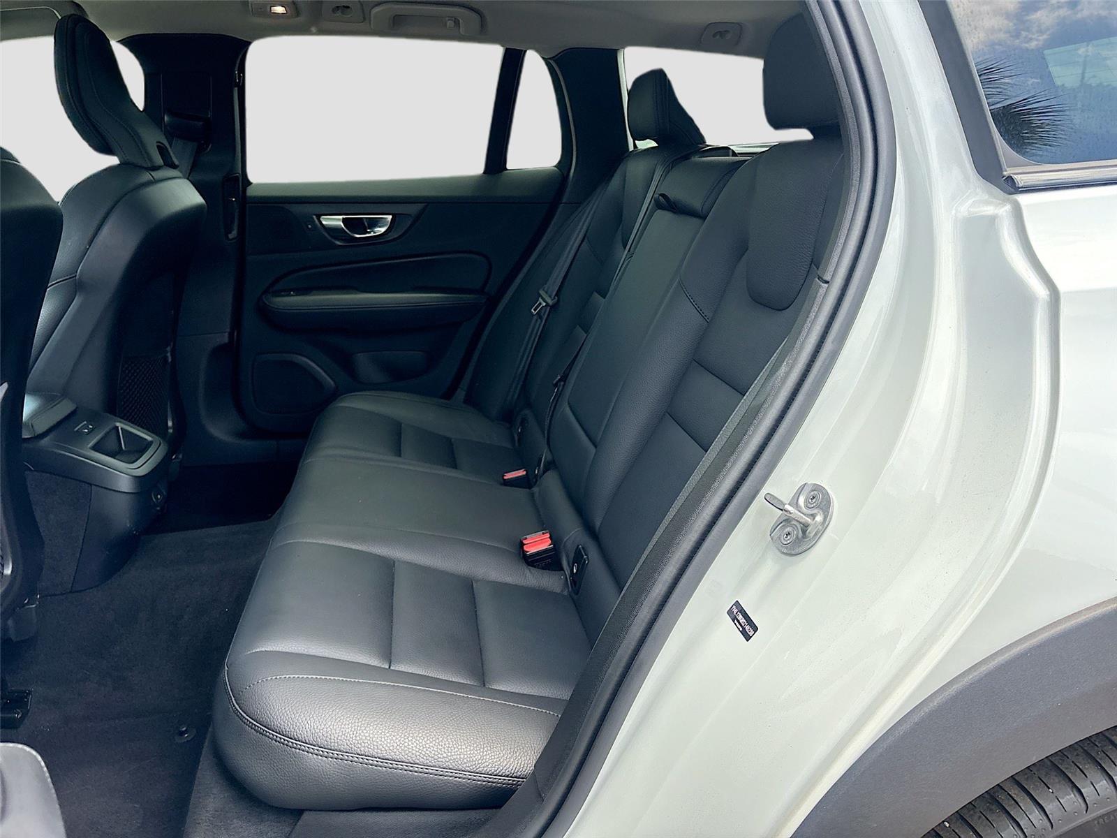 2025 Volvo V60 Cross Country Plus