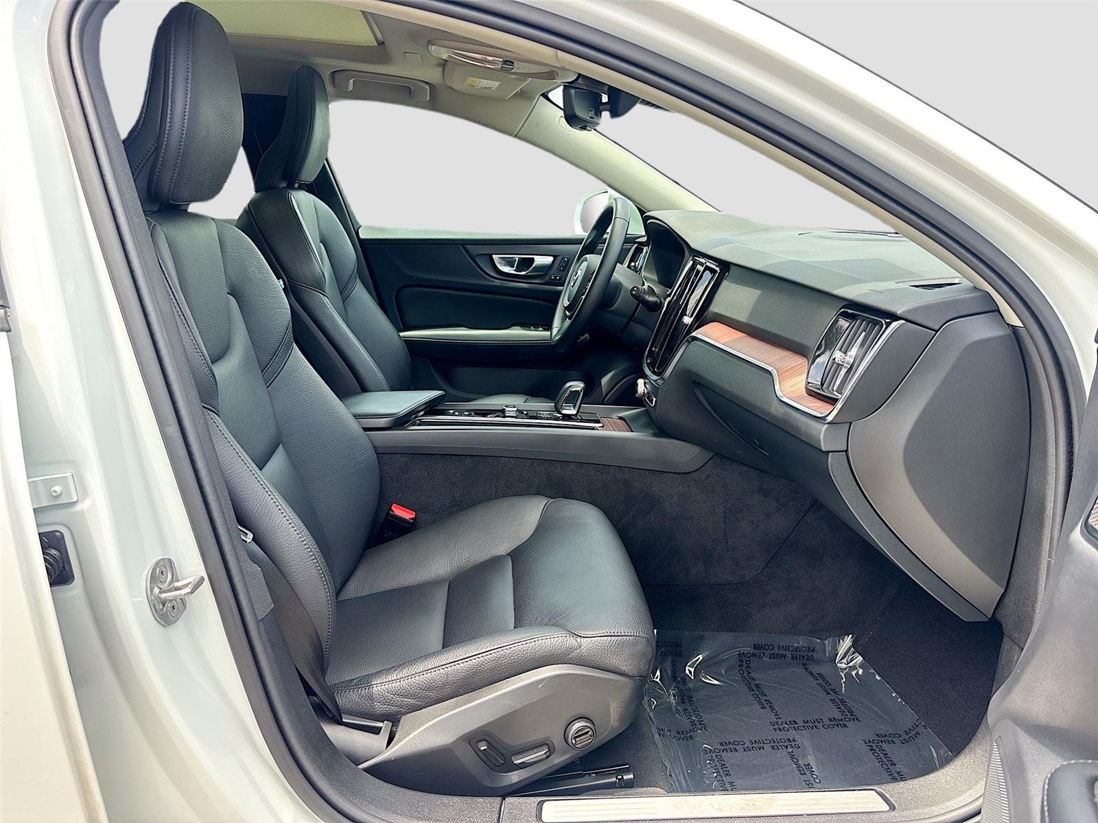 2025 Volvo V60 Cross Country Plus