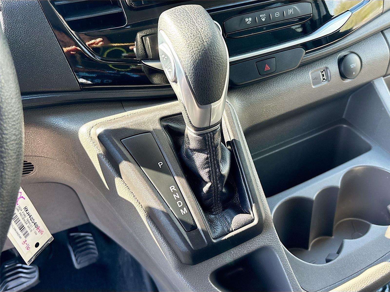 2024 Ford Transit Passenger Wagon XLT