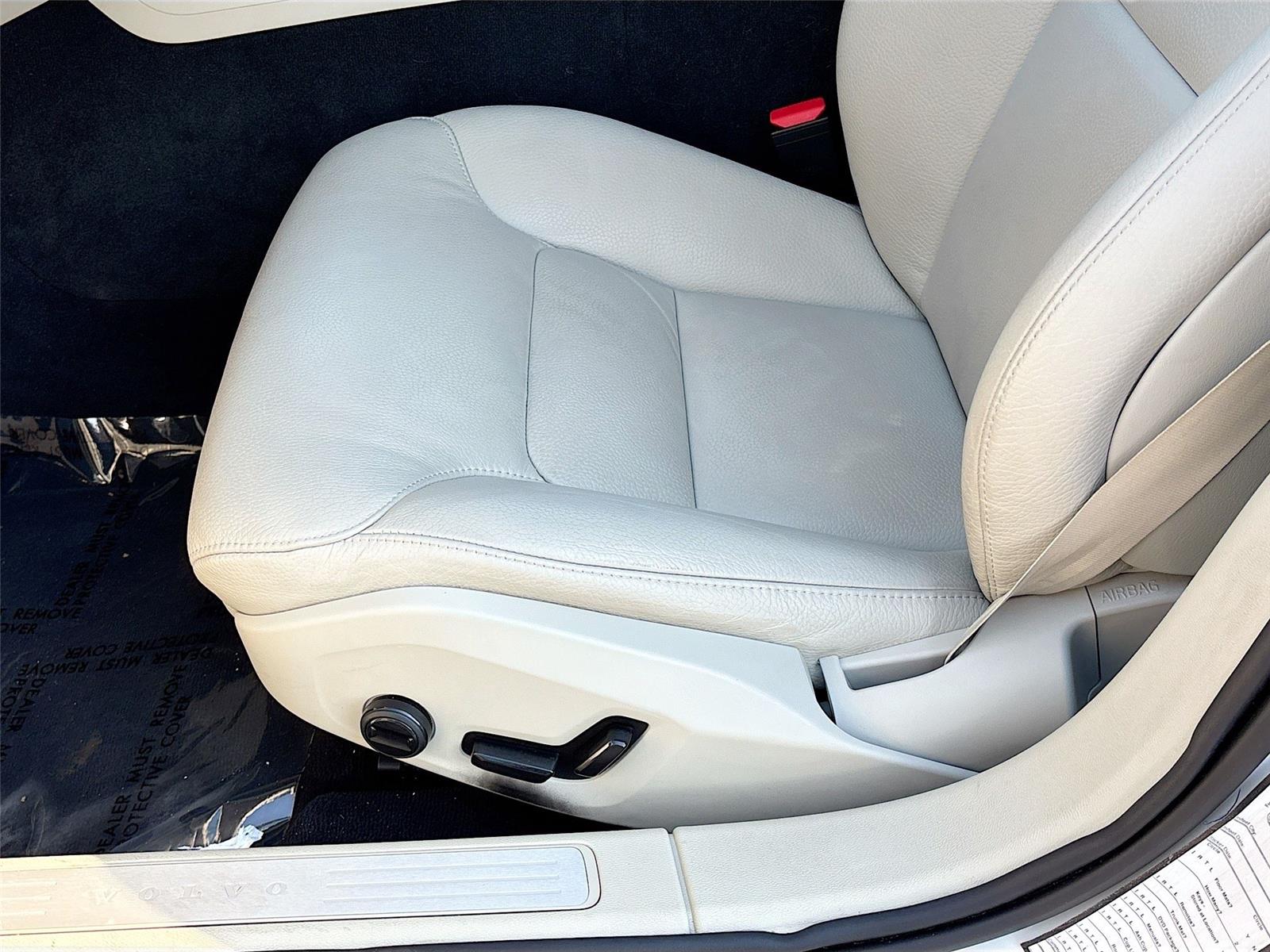 2025 Volvo V60 Cross Country Plus