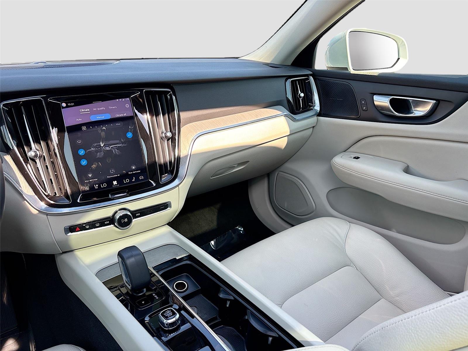 2025 Volvo V60 Cross Country Plus