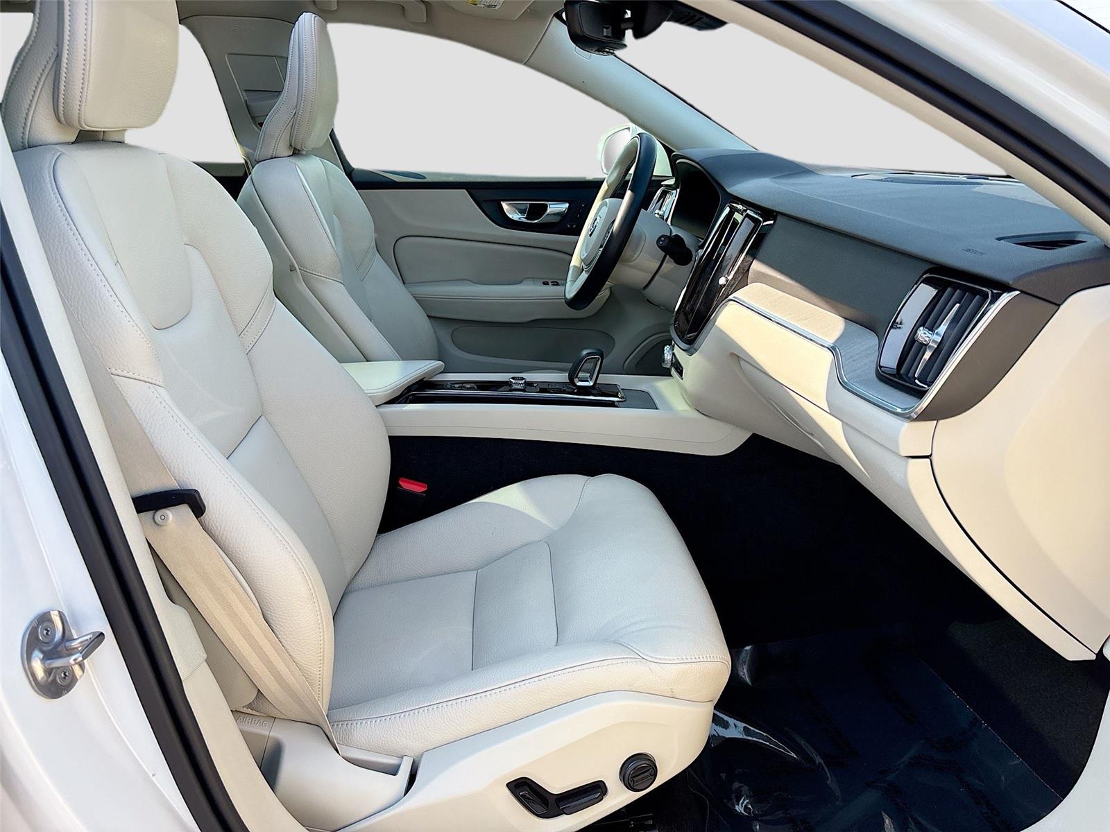 2025 Volvo V60 Cross Country Plus