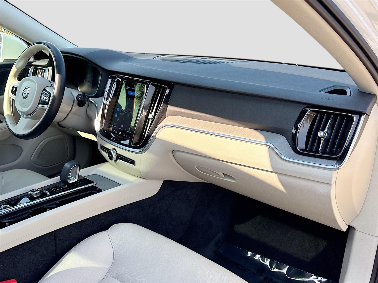 2025 Volvo V60 Cross Country Plus