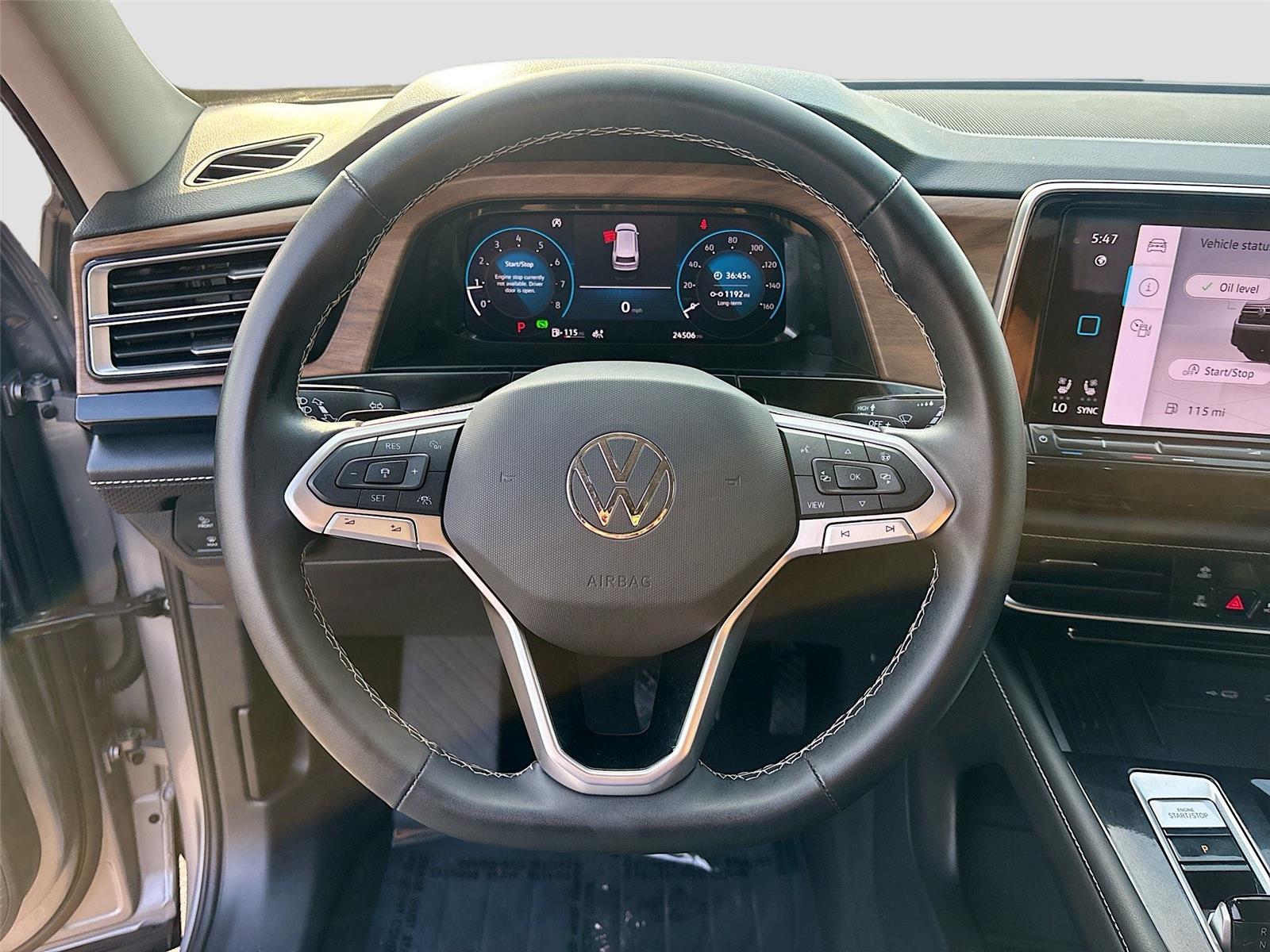2025 Volkswagen Atlas 2.0T SE w/Technology