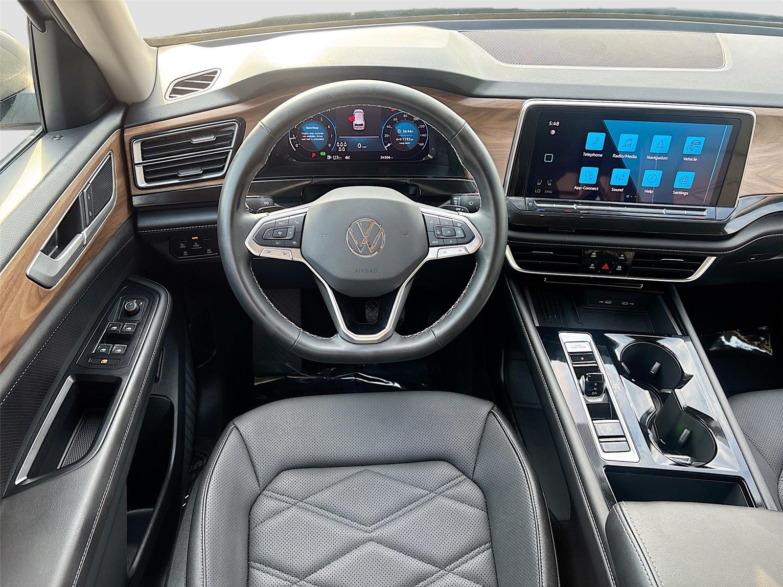 2025 Volkswagen Atlas 2.0T SE w/Technology