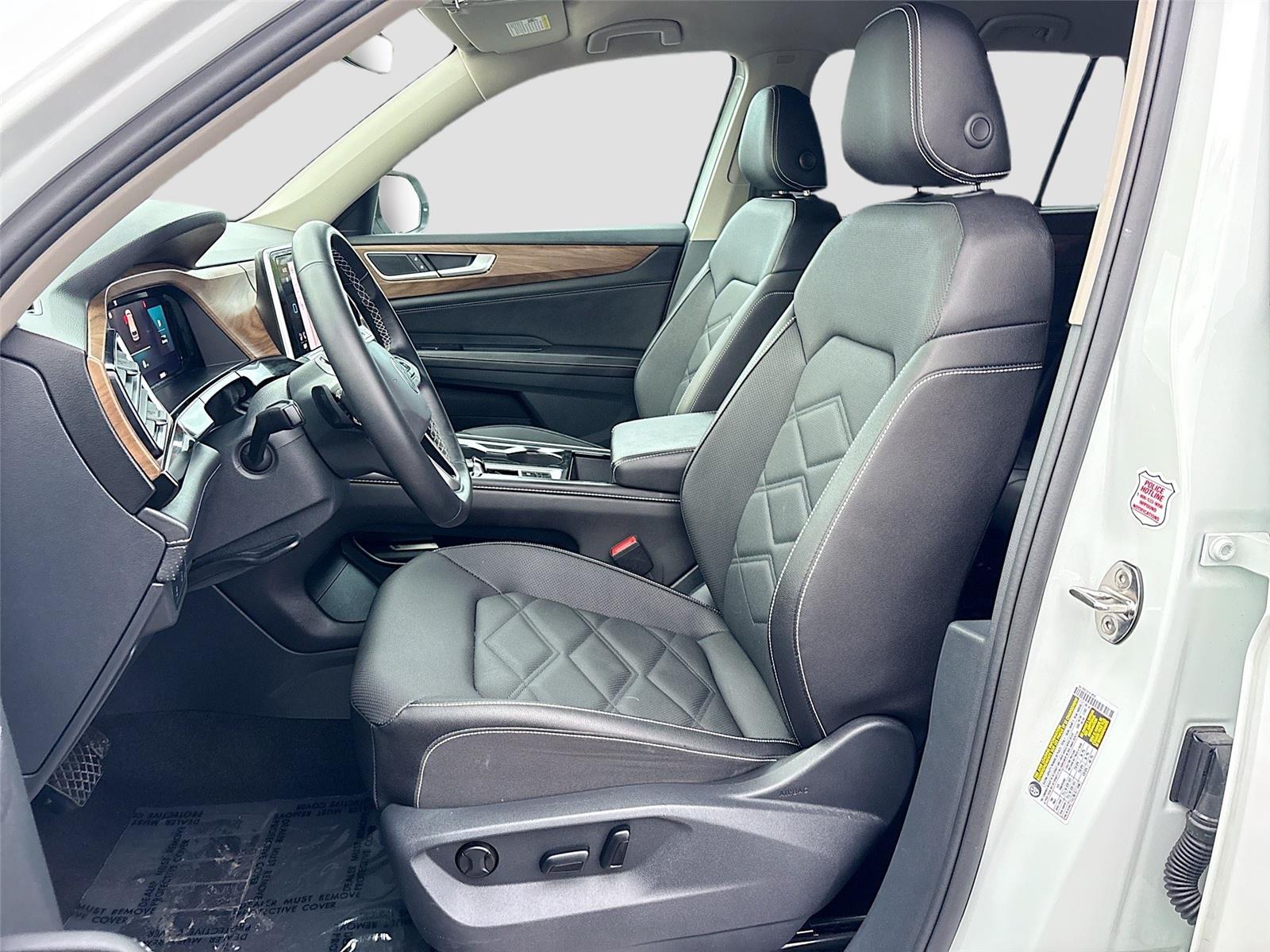 2025 Volkswagen Atlas 2.0T SE w/Technology