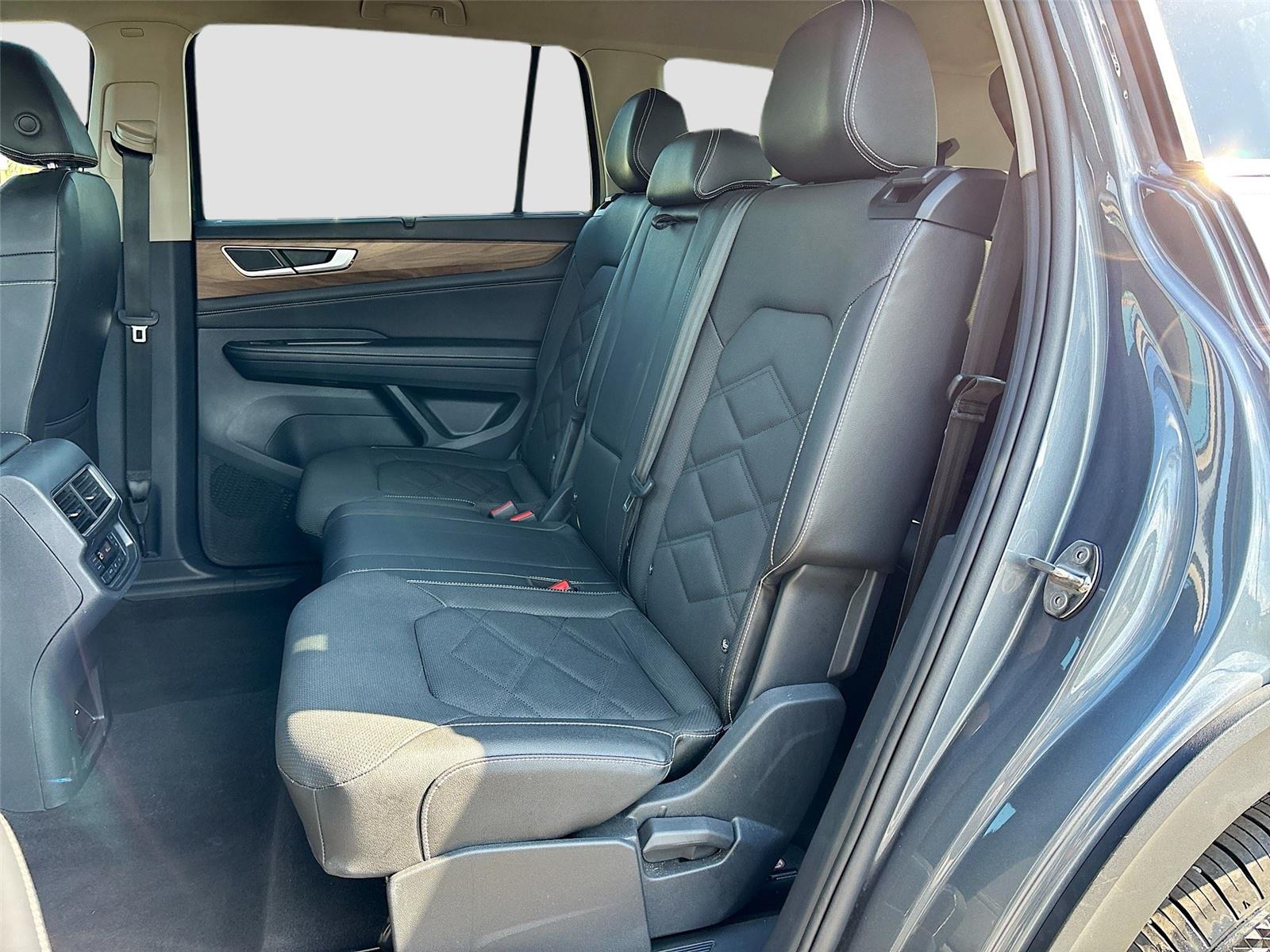 2025 Volkswagen Atlas 2.0T SE w/Technology