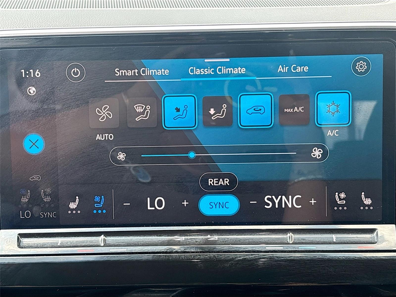 2025 Volkswagen Atlas 2.0T SE w/Technology