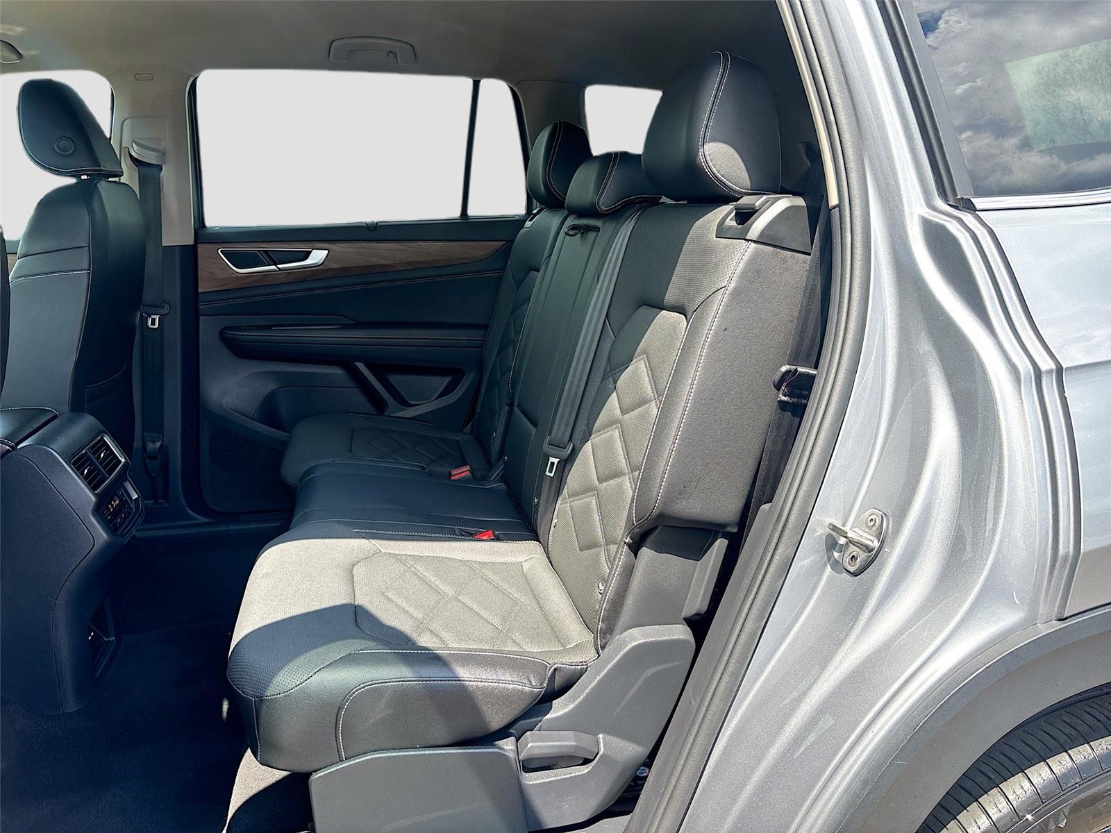 2025 Volkswagen Atlas 2.0T SE w/Technology