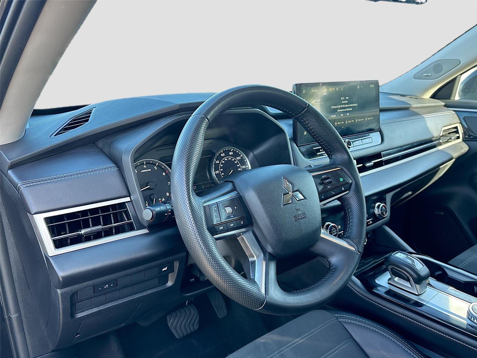 2025 Mitsubishi Outlander SE