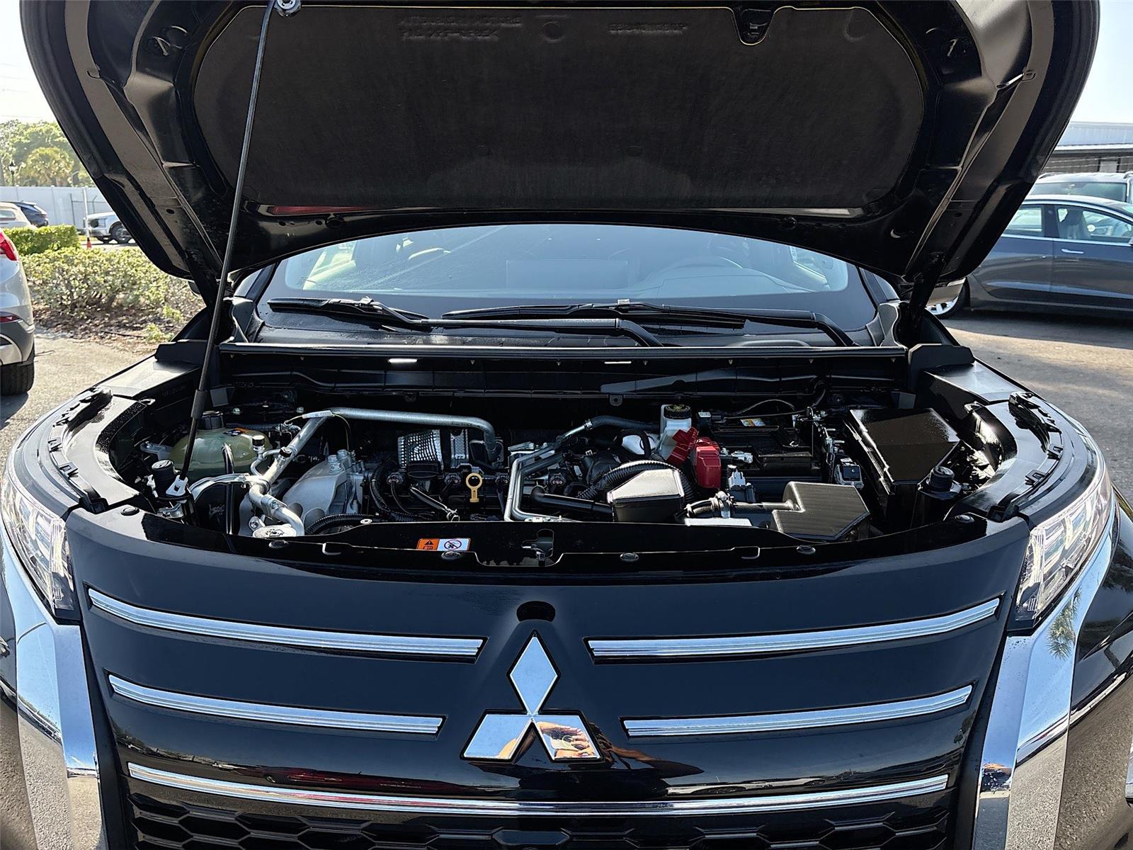 2025 Mitsubishi Outlander SE