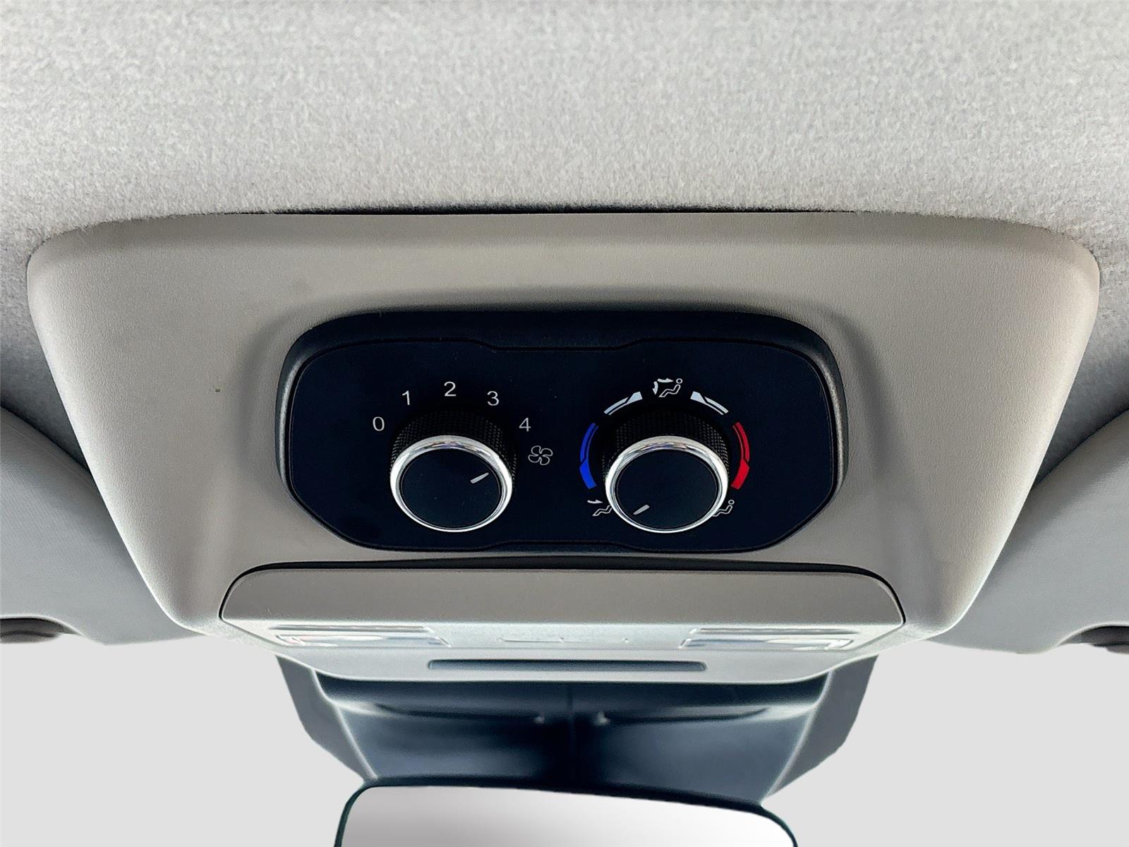 2024 Ford Transit Passenger Wagon XLT