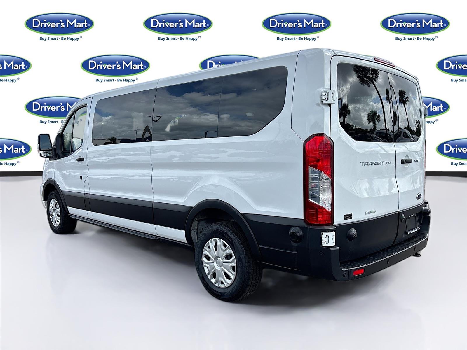 2024 Ford Transit Passenger Wagon XLT