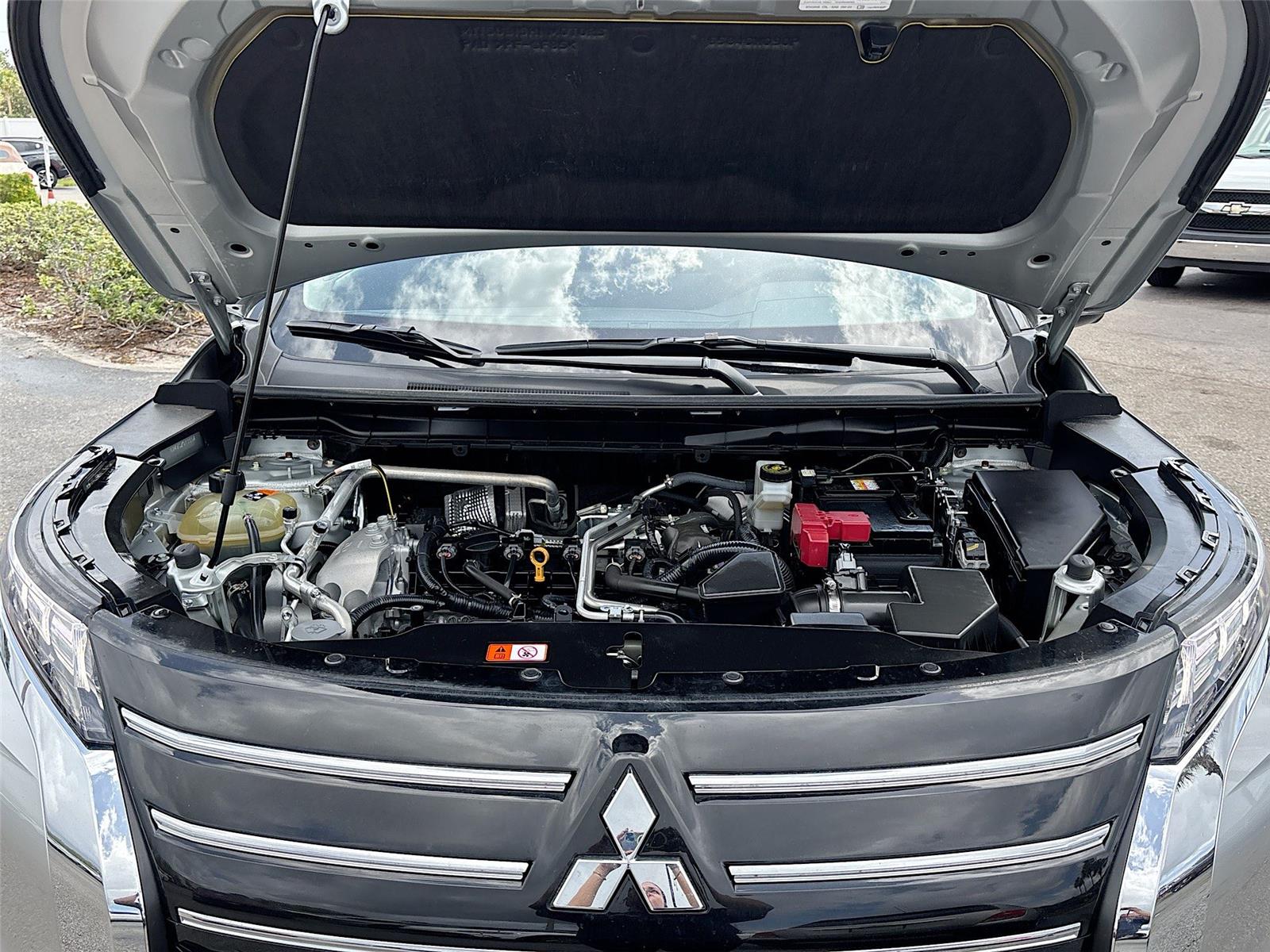 2025 Mitsubishi Outlander SE