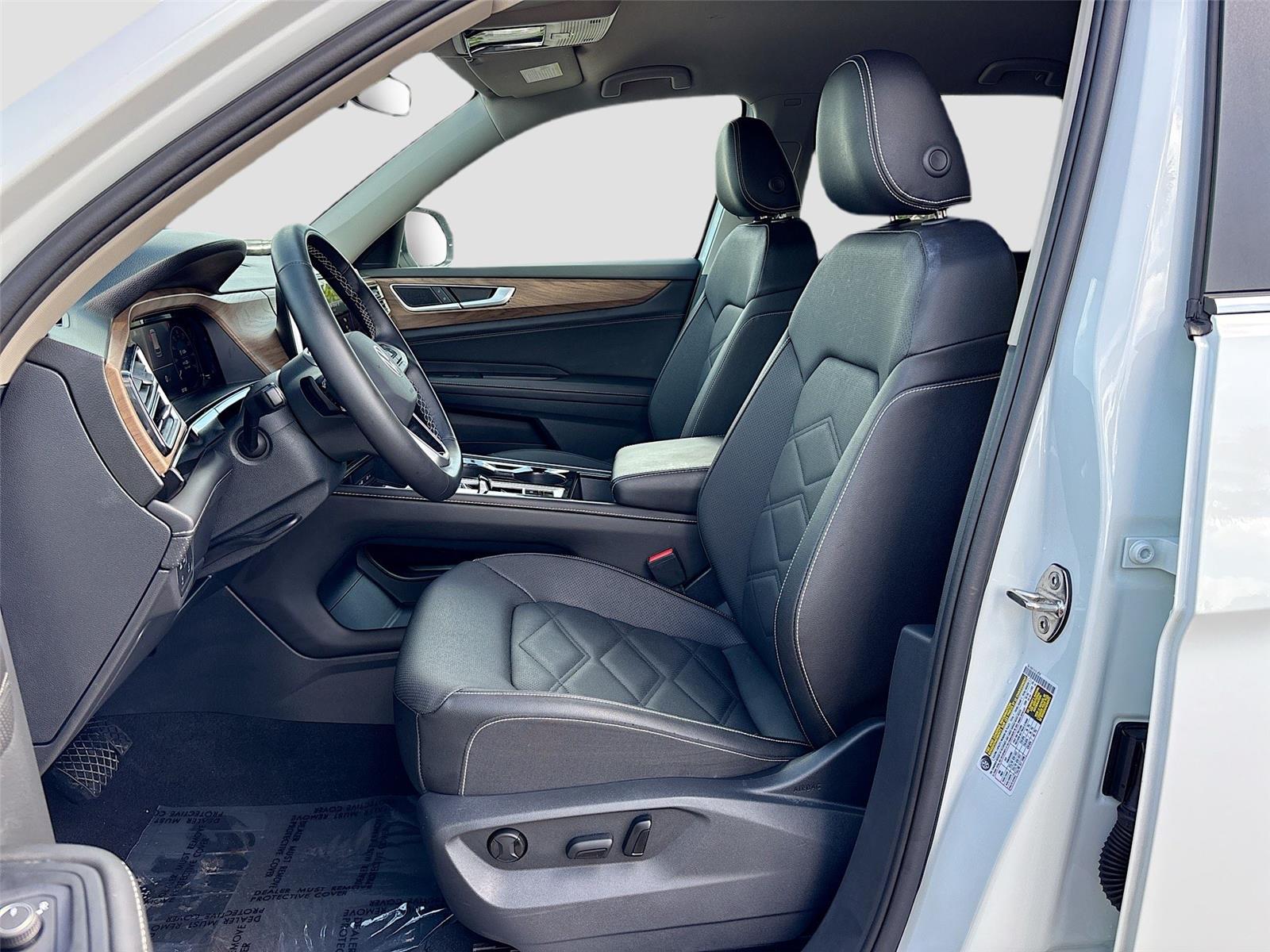 2025 Volkswagen Atlas 2.0T SE w/Technology