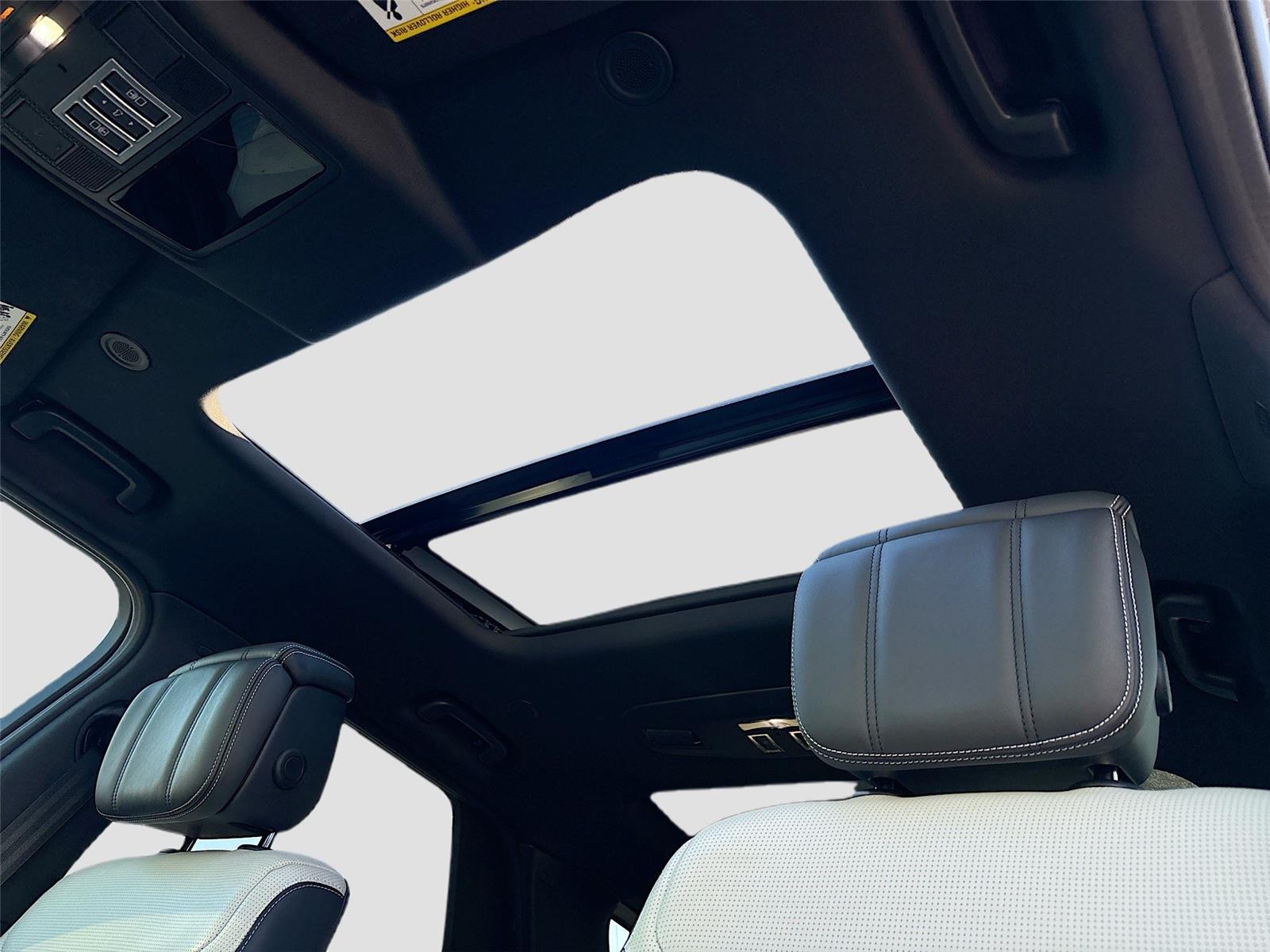 2024 Land Rover Discovery Metropolitan Edition