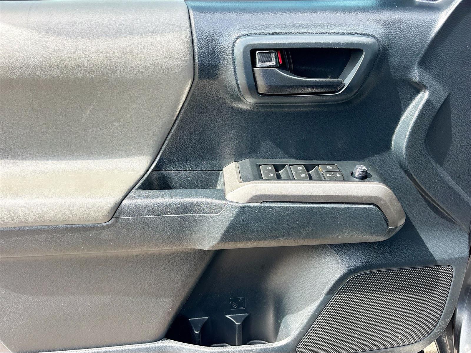 2019 TOYOTA Tacoma SR5 V6