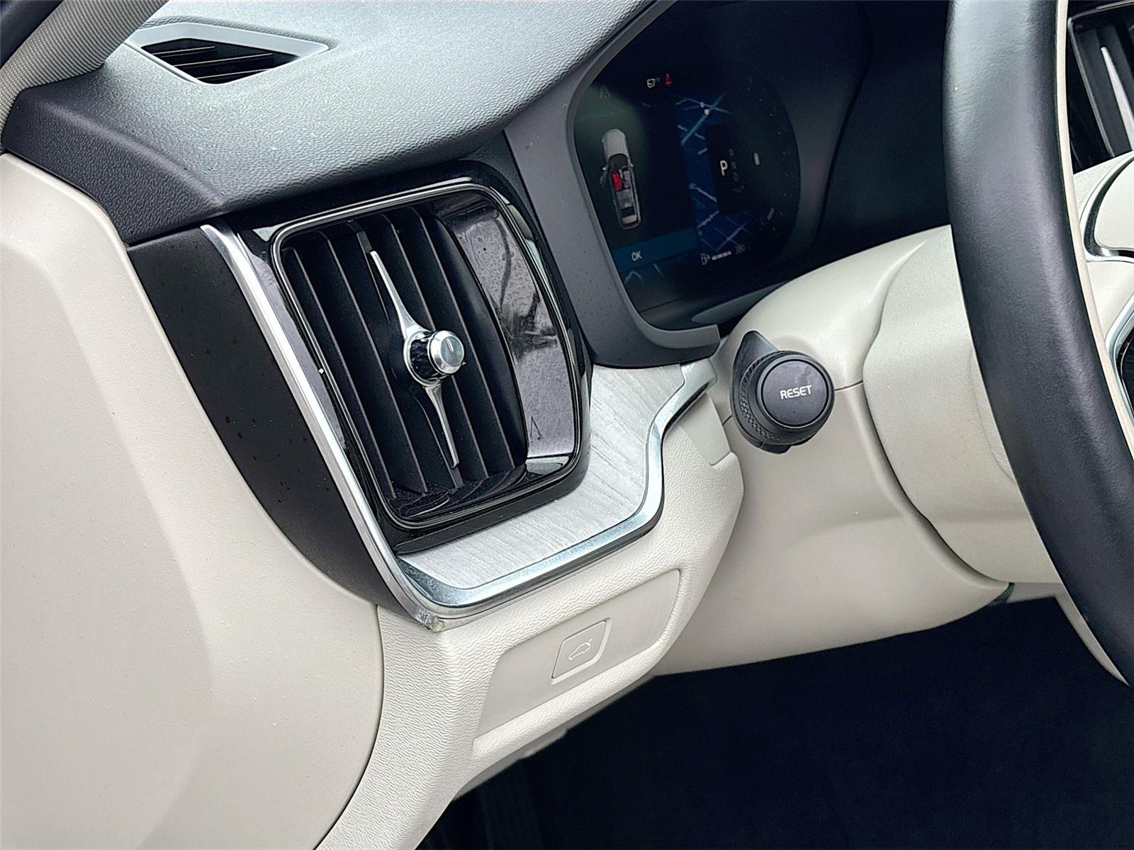 2025 Volvo V60 Cross Country Plus