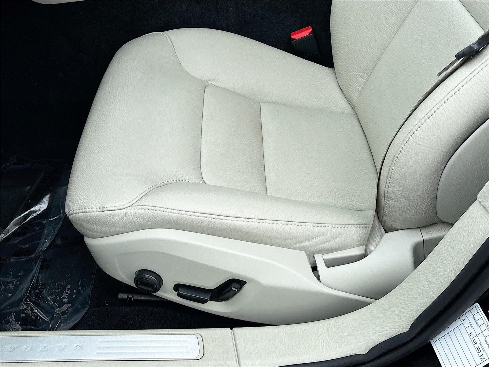 2025 Volvo V60 Cross Country Plus