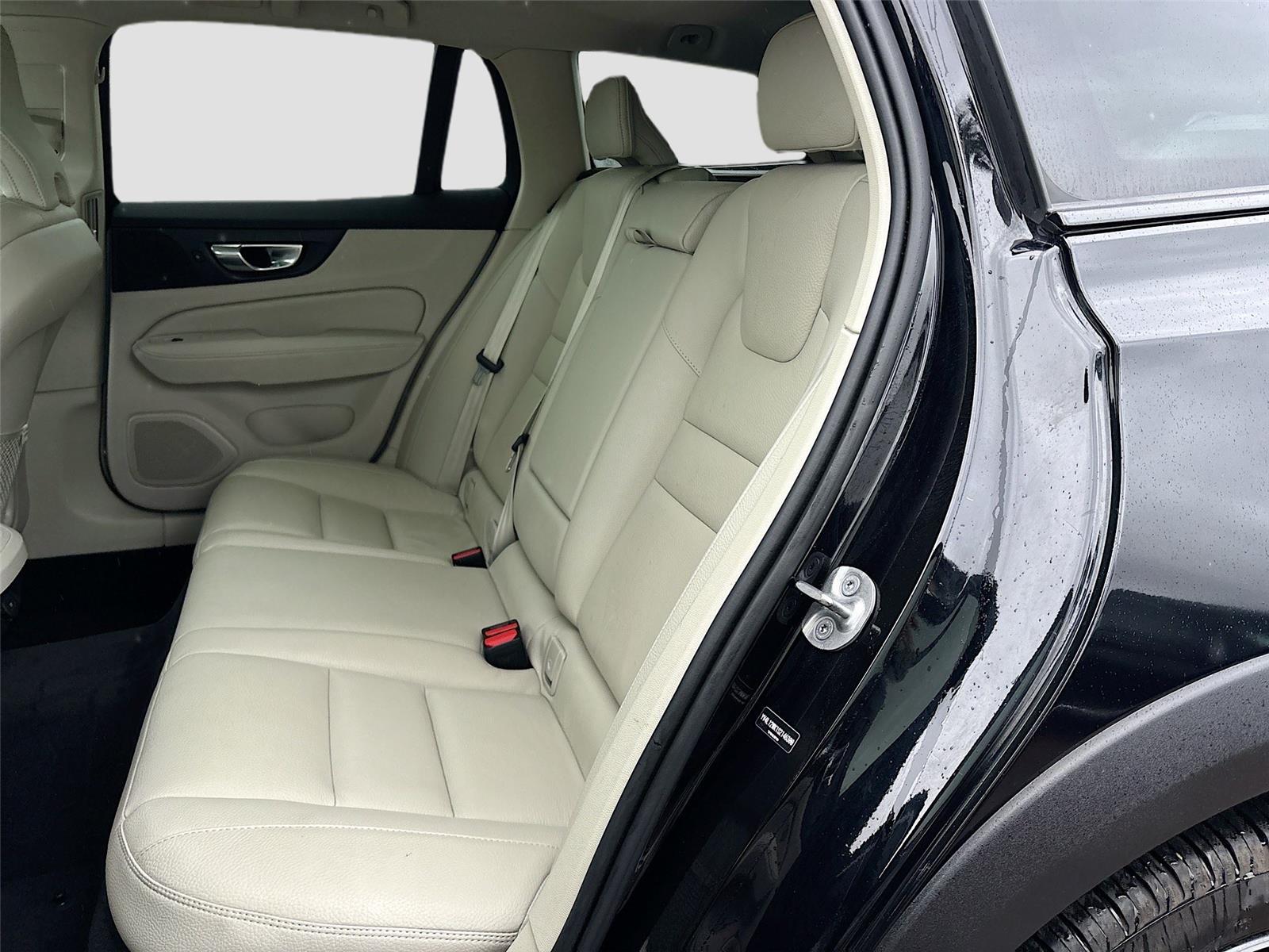 2025 Volvo V60 Cross Country Plus