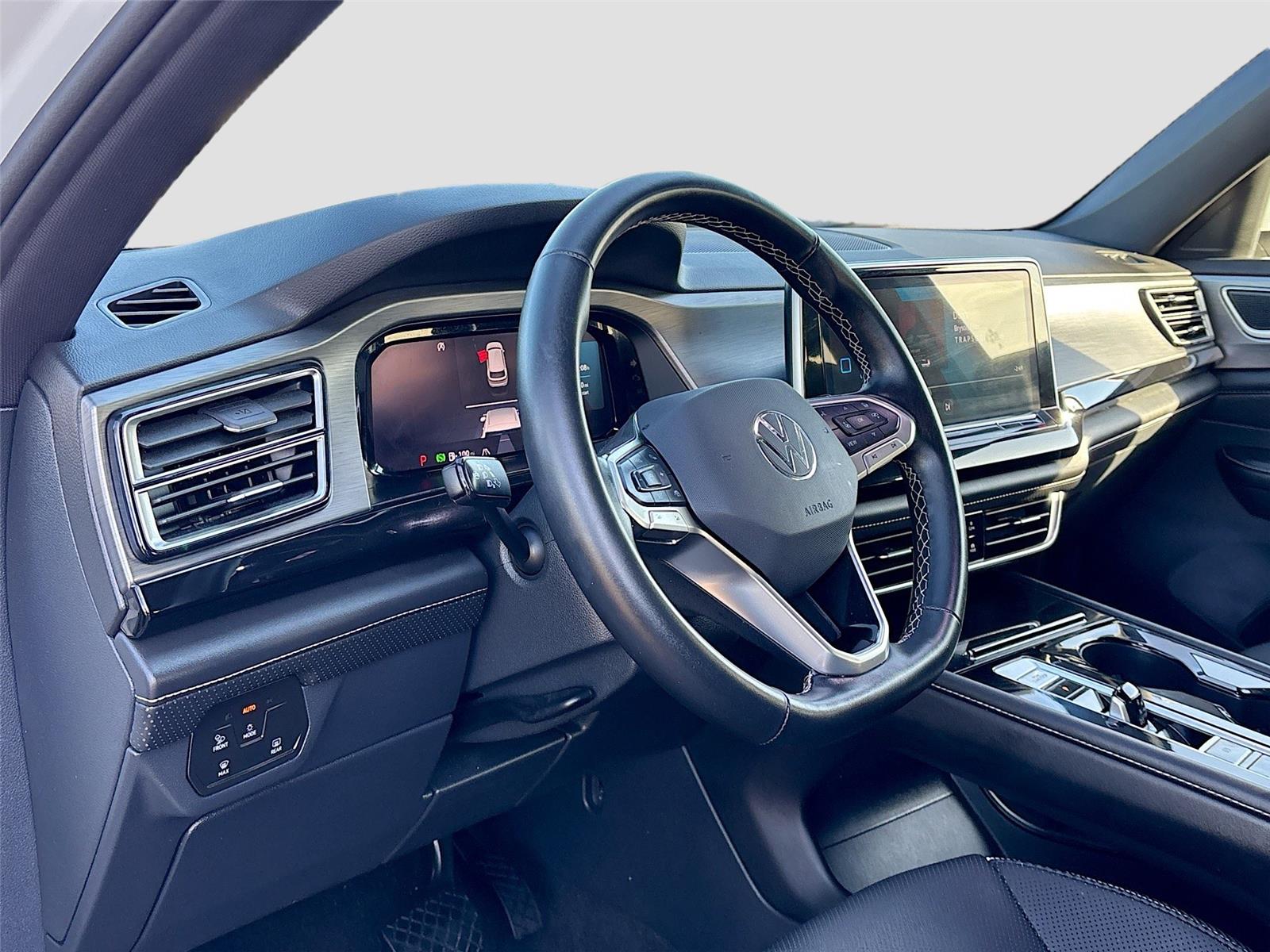 2025 Volkswagen Atlas Cross Sport 2.0T SE w/Technology