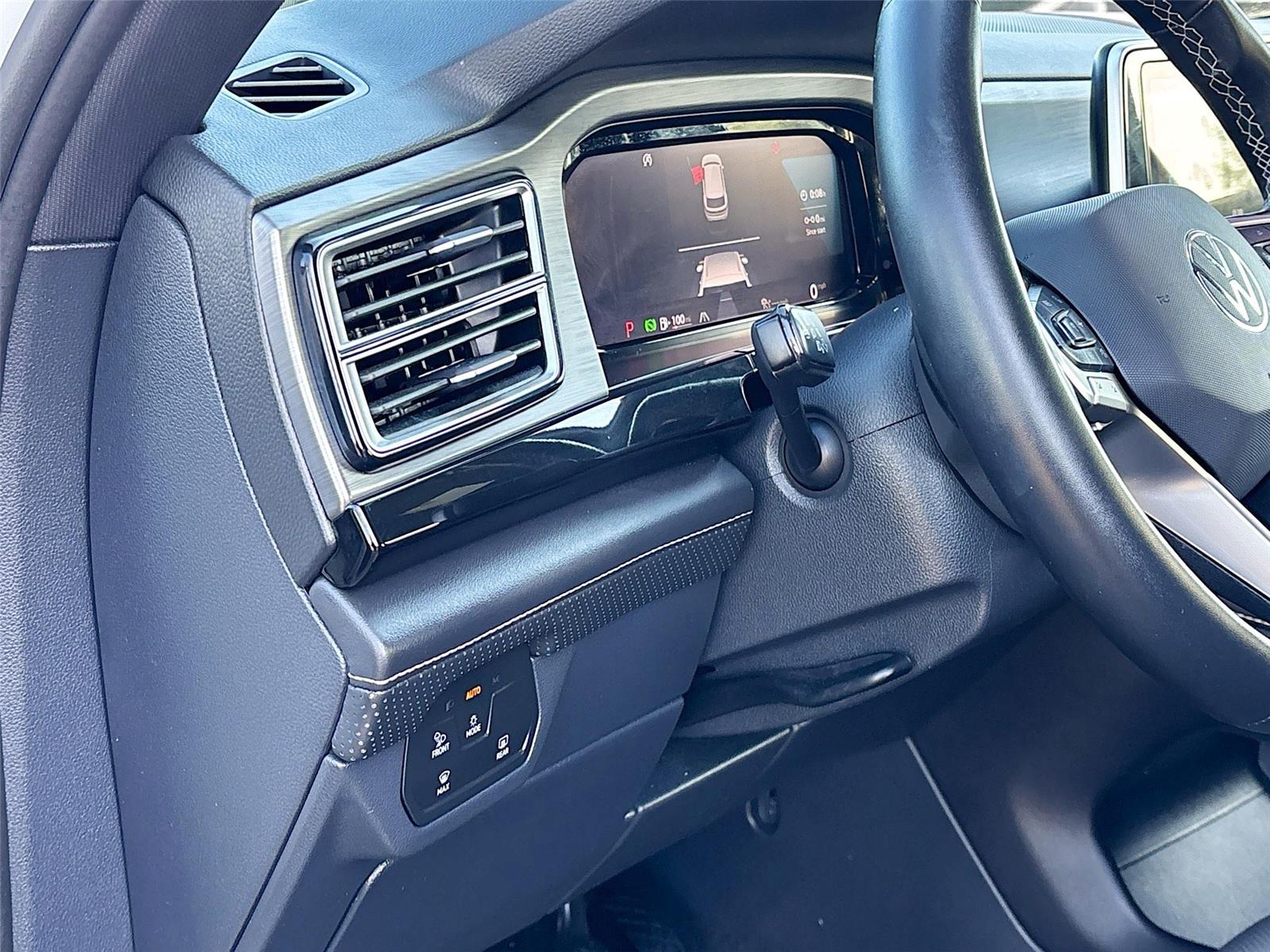 2025 Volkswagen Atlas Cross Sport 2.0T SE w/Technology