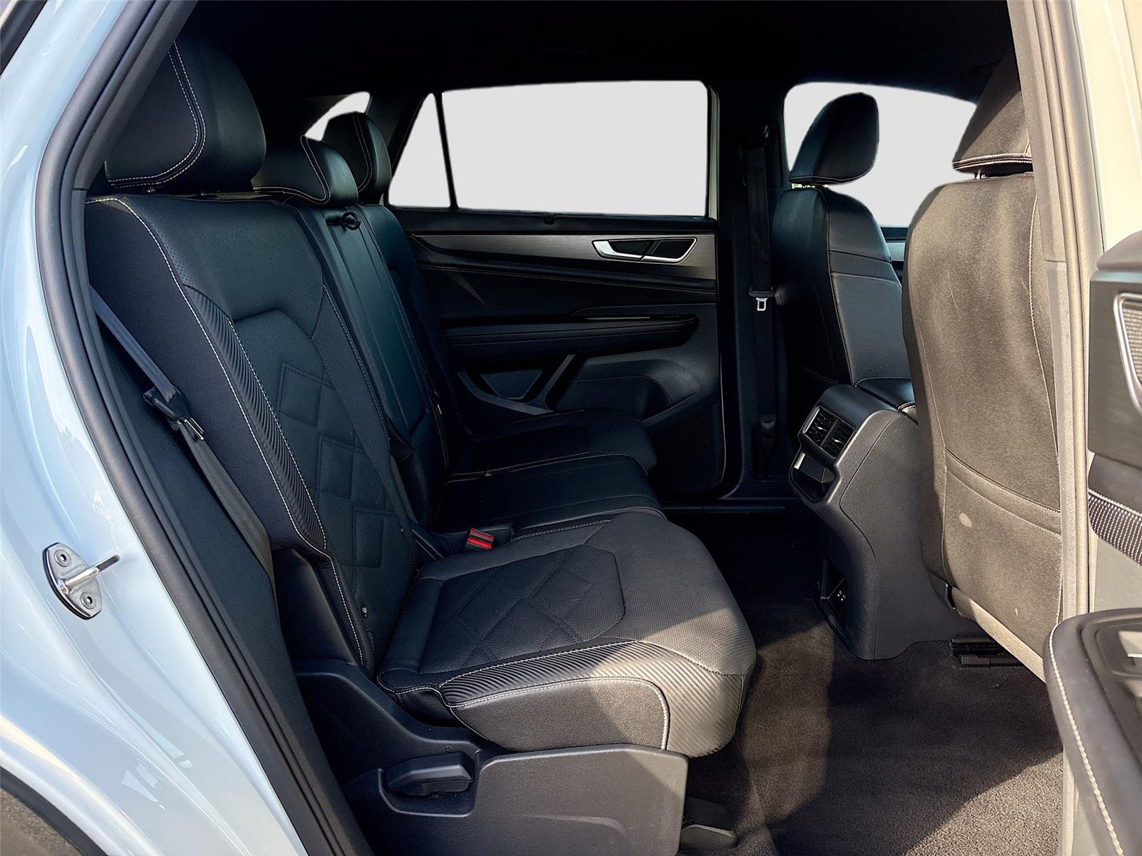 2025 Volkswagen Atlas Cross Sport 2.0T SE w/Technology