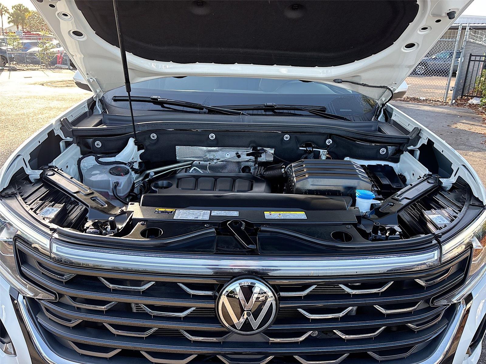 2025 Volkswagen Atlas Cross Sport 2.0T SE w/Technology