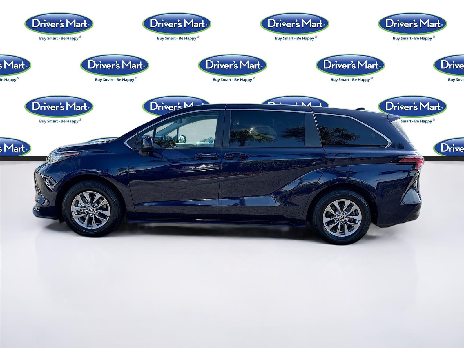 2022 Toyota Sienna LE 8-Passenger