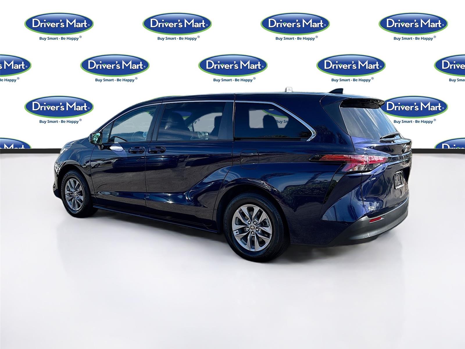 2022 Toyota Sienna LE 8-Passenger