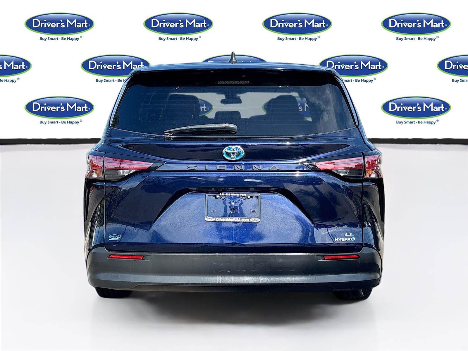 2022 Toyota Sienna LE 8-Passenger