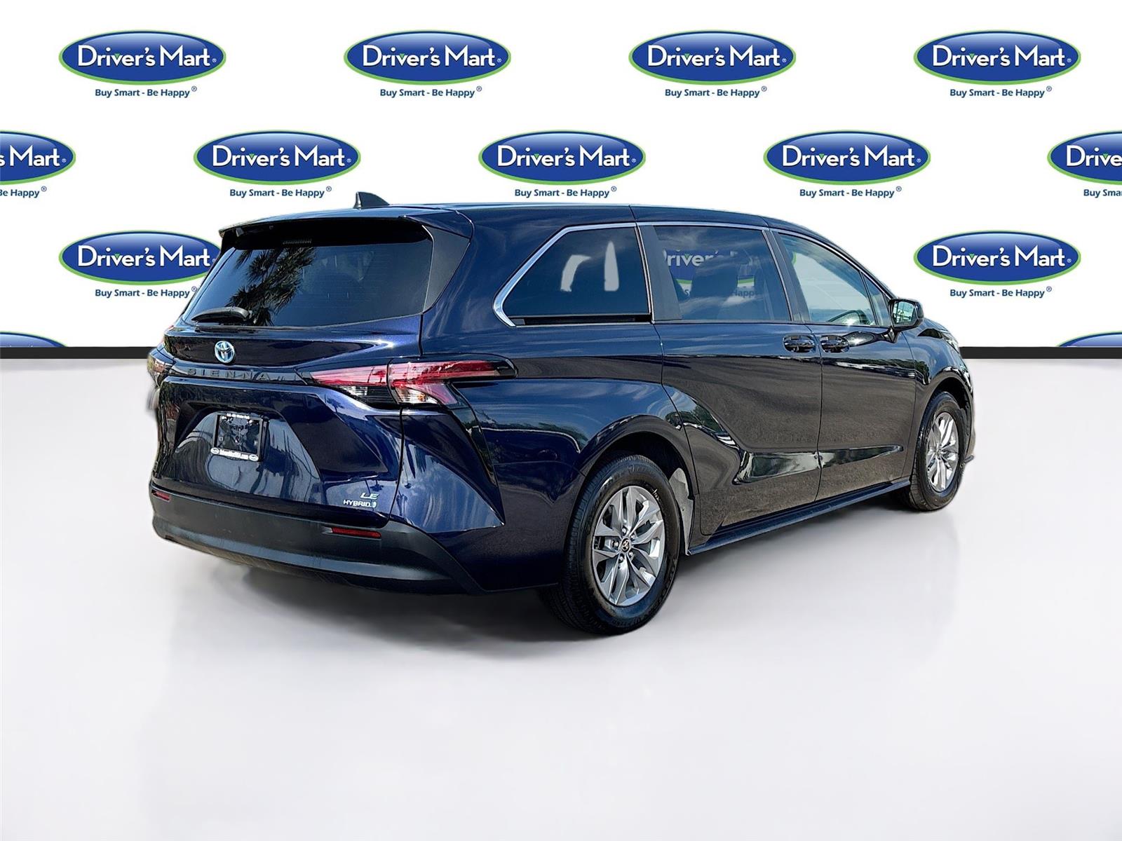 2022 Toyota Sienna LE 8-Passenger