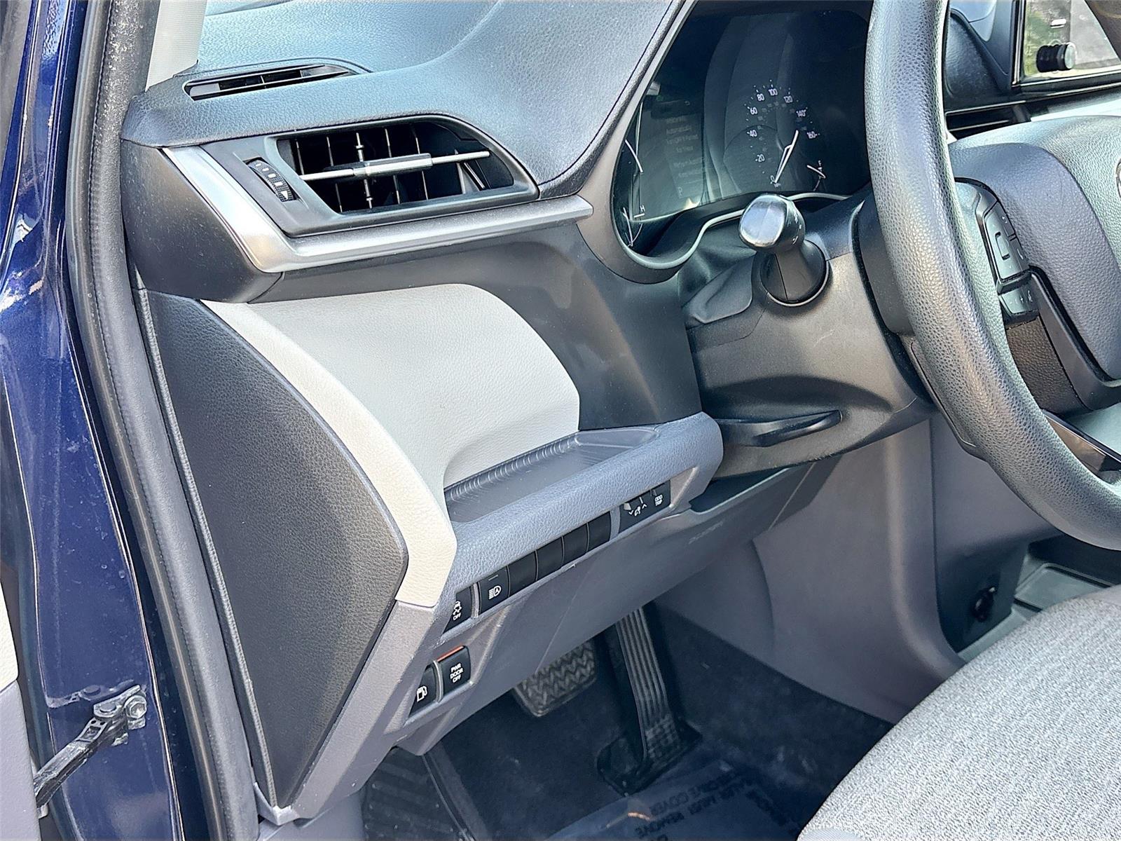 2022 Toyota Sienna LE 8-Passenger