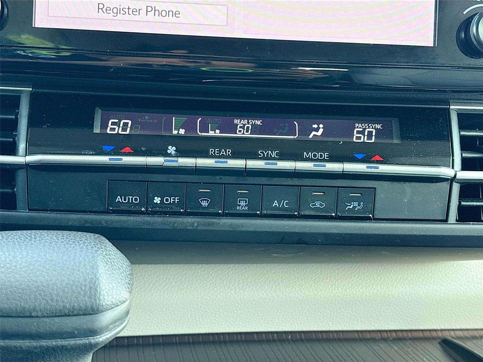 2022 Toyota Sienna LE 8-Passenger