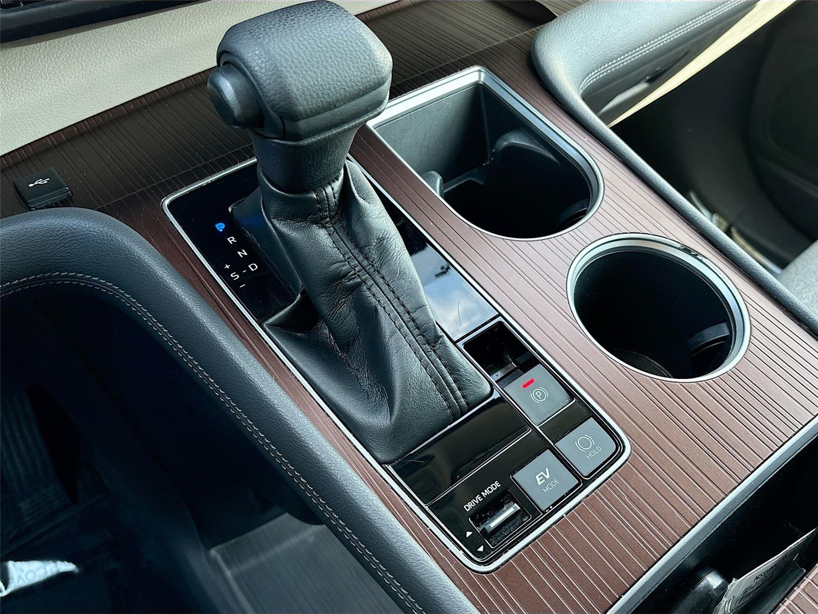 2022 Toyota Sienna LE 8-Passenger