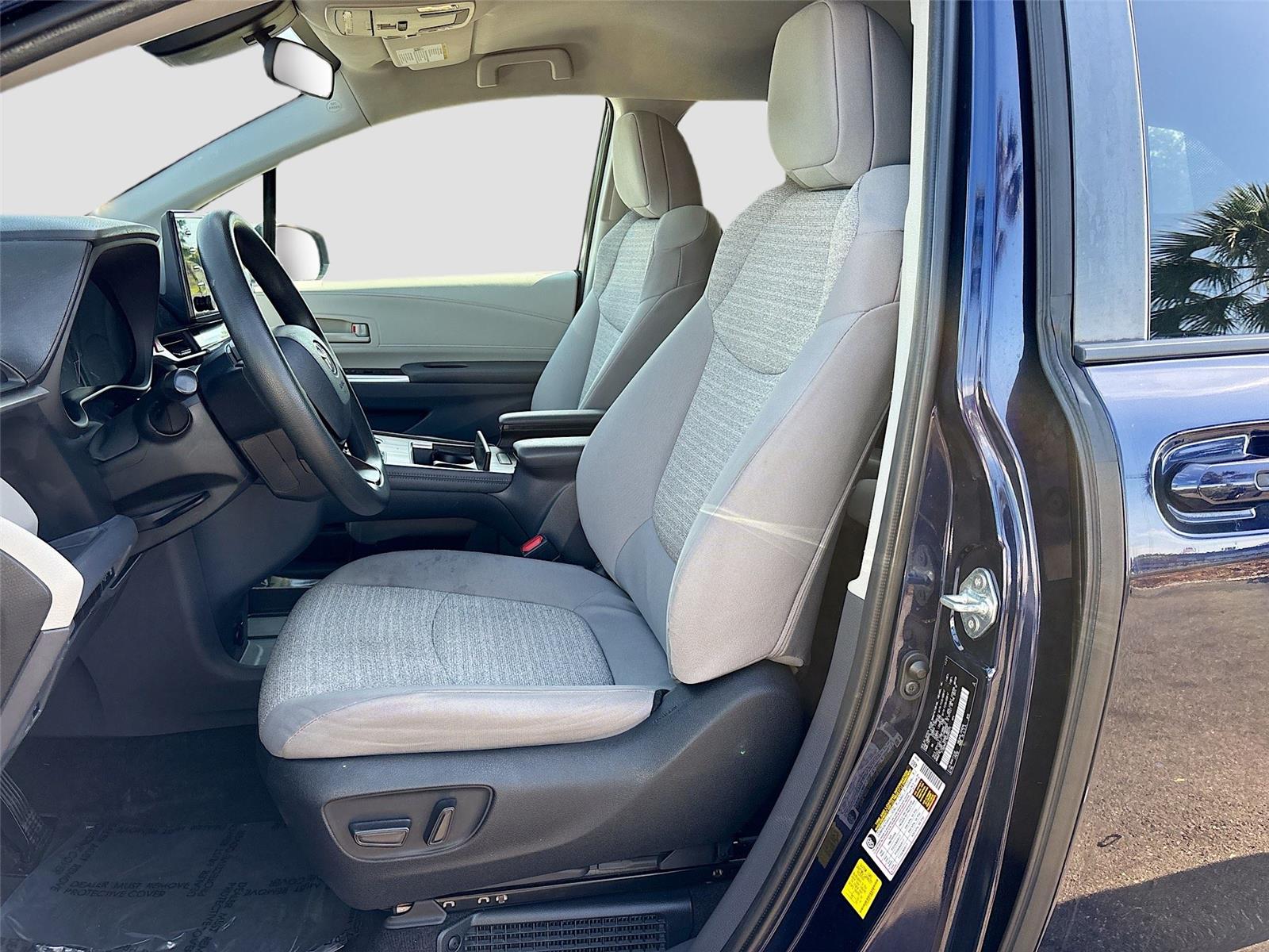 2022 Toyota Sienna LE 8-Passenger