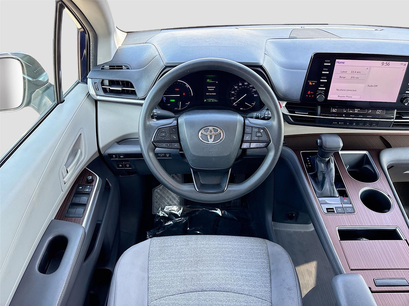 2022 Toyota Sienna LE 8-Passenger