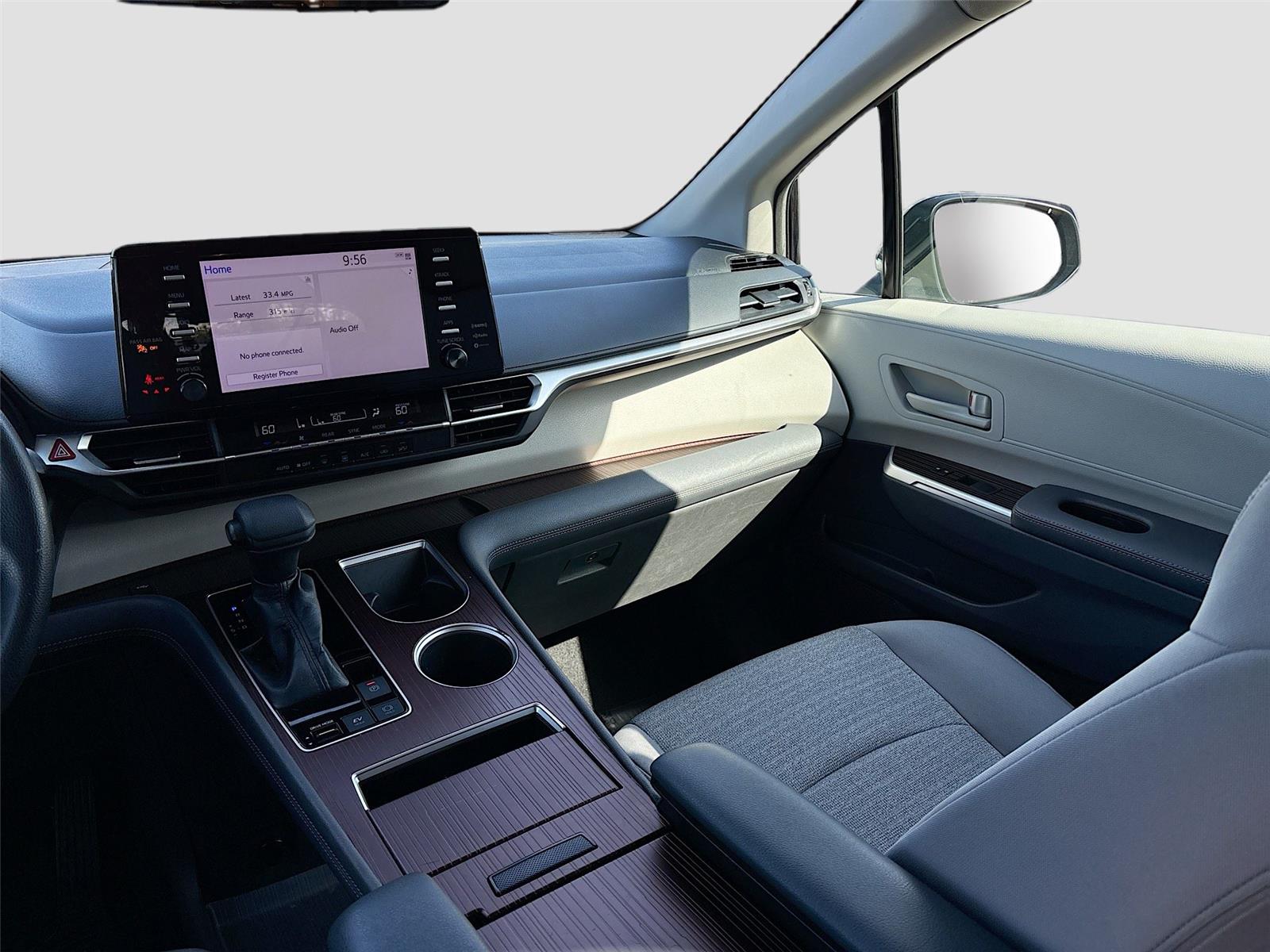 2022 Toyota Sienna LE 8-Passenger