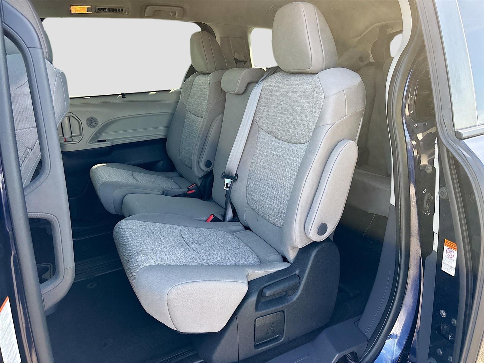 2022 Toyota Sienna LE 8-Passenger